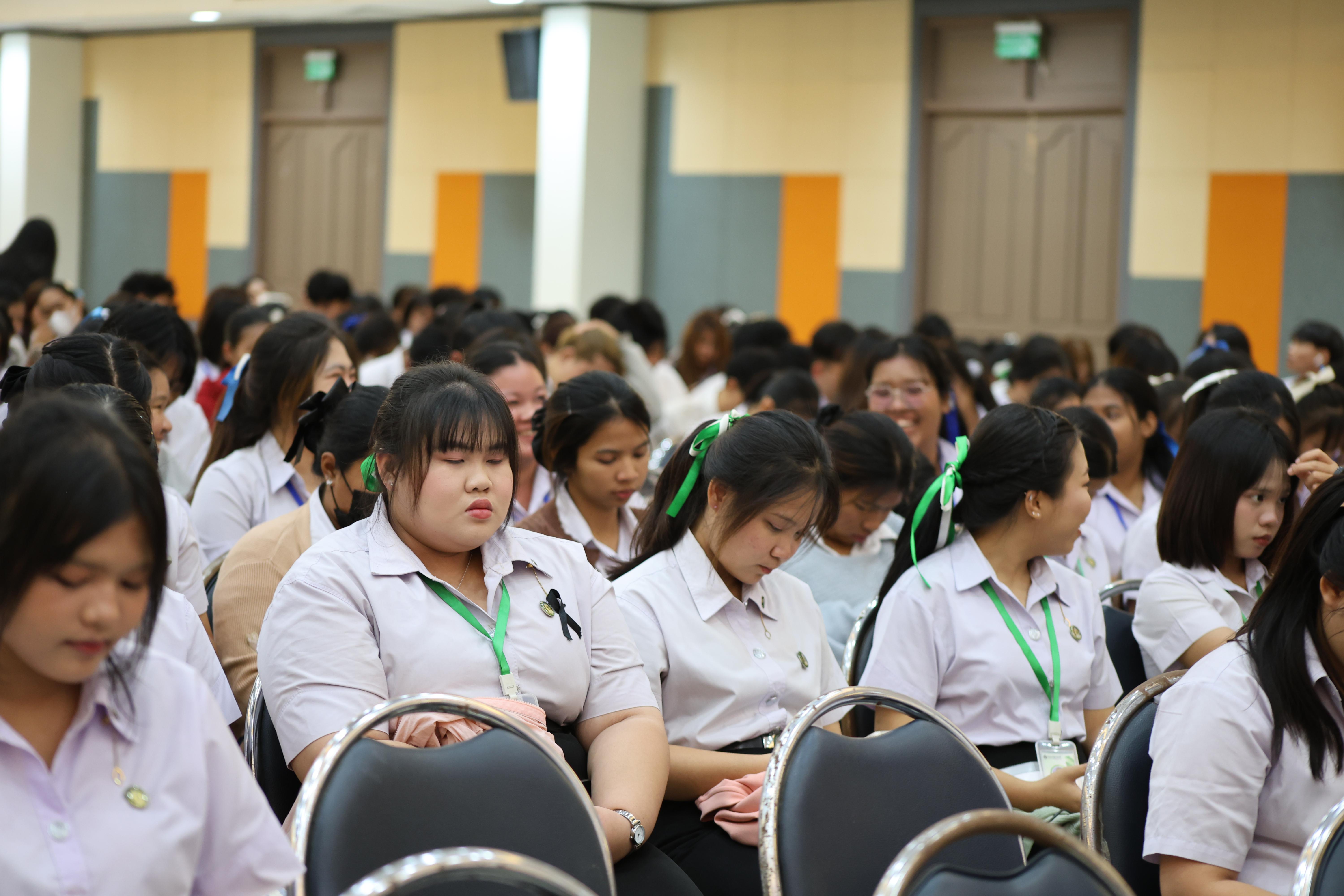 21. พิธีวางพานพุ่มถวายราชสักการะและพิธีน้อมรำลึก เนื่องในวันคล้ายวันพระบรมราชสมภพพระบาทสมเด็จพระบรมชนกาธิเบศรฯ
