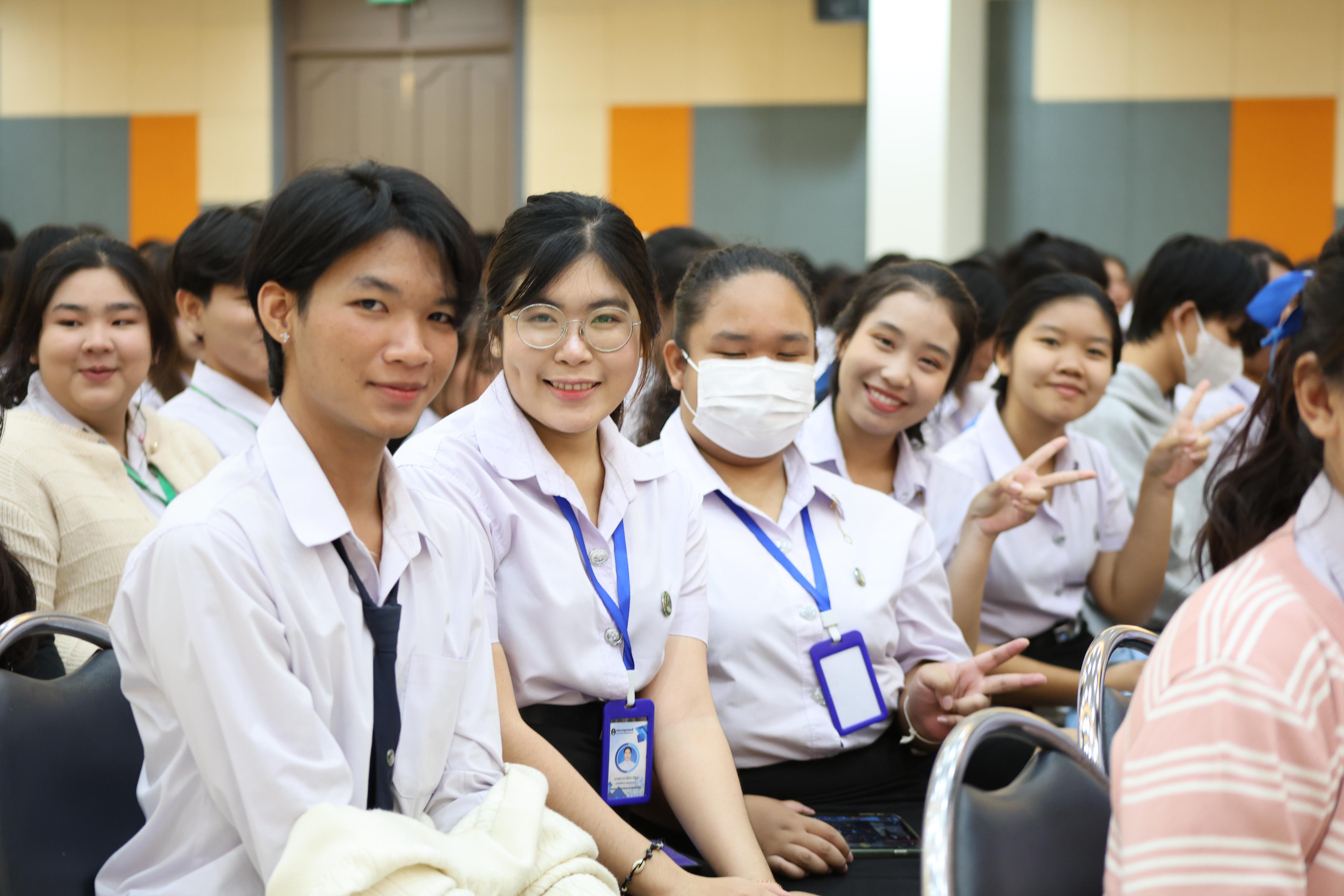 25. พิธีวางพานพุ่มถวายราชสักการะและพิธีน้อมรำลึก เนื่องในวันคล้ายวันพระบรมราชสมภพพระบาทสมเด็จพระบรมชนกาธิเบศรฯ
