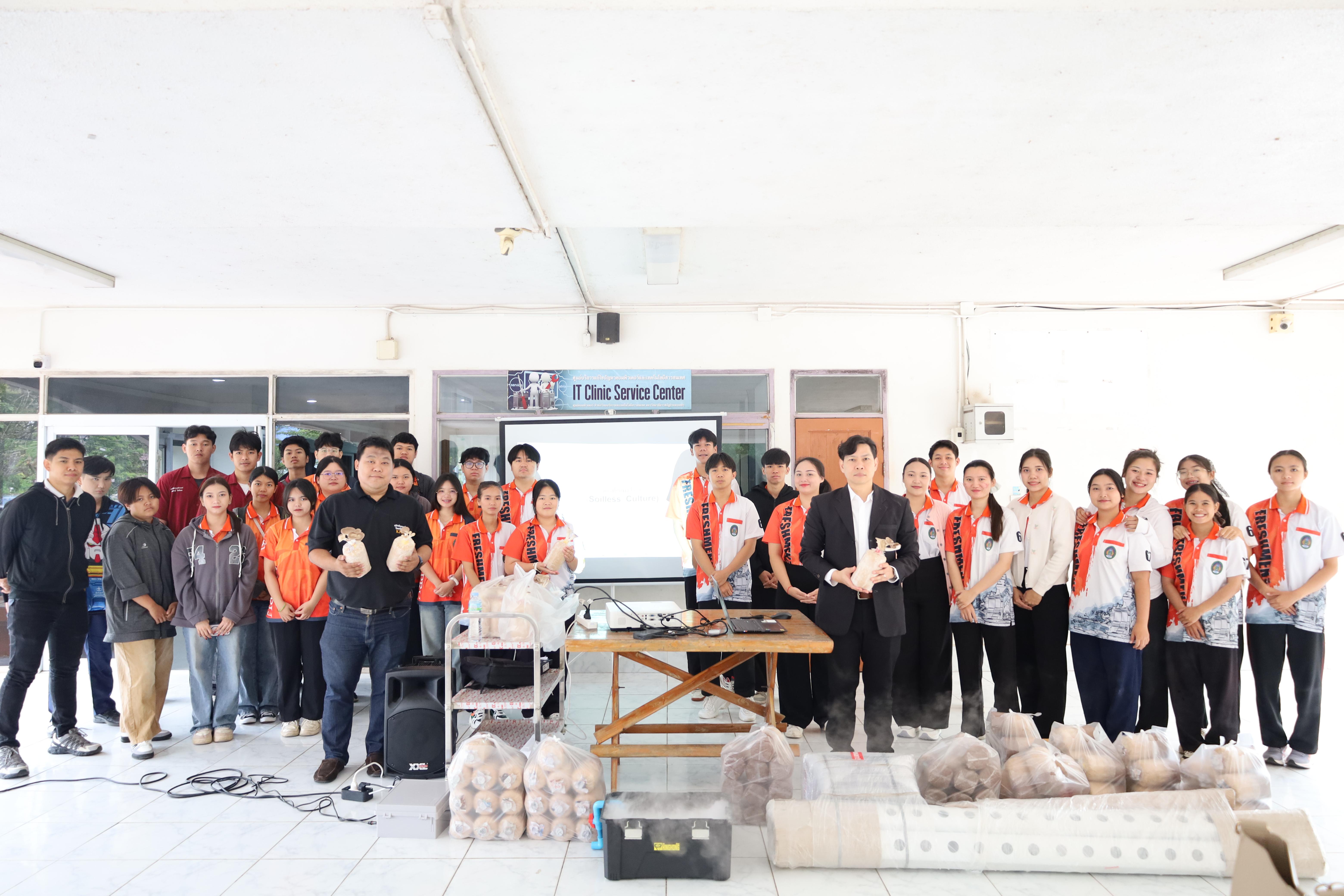 5. การมอบโรงเรือนปลูกพืชไร้ดิน