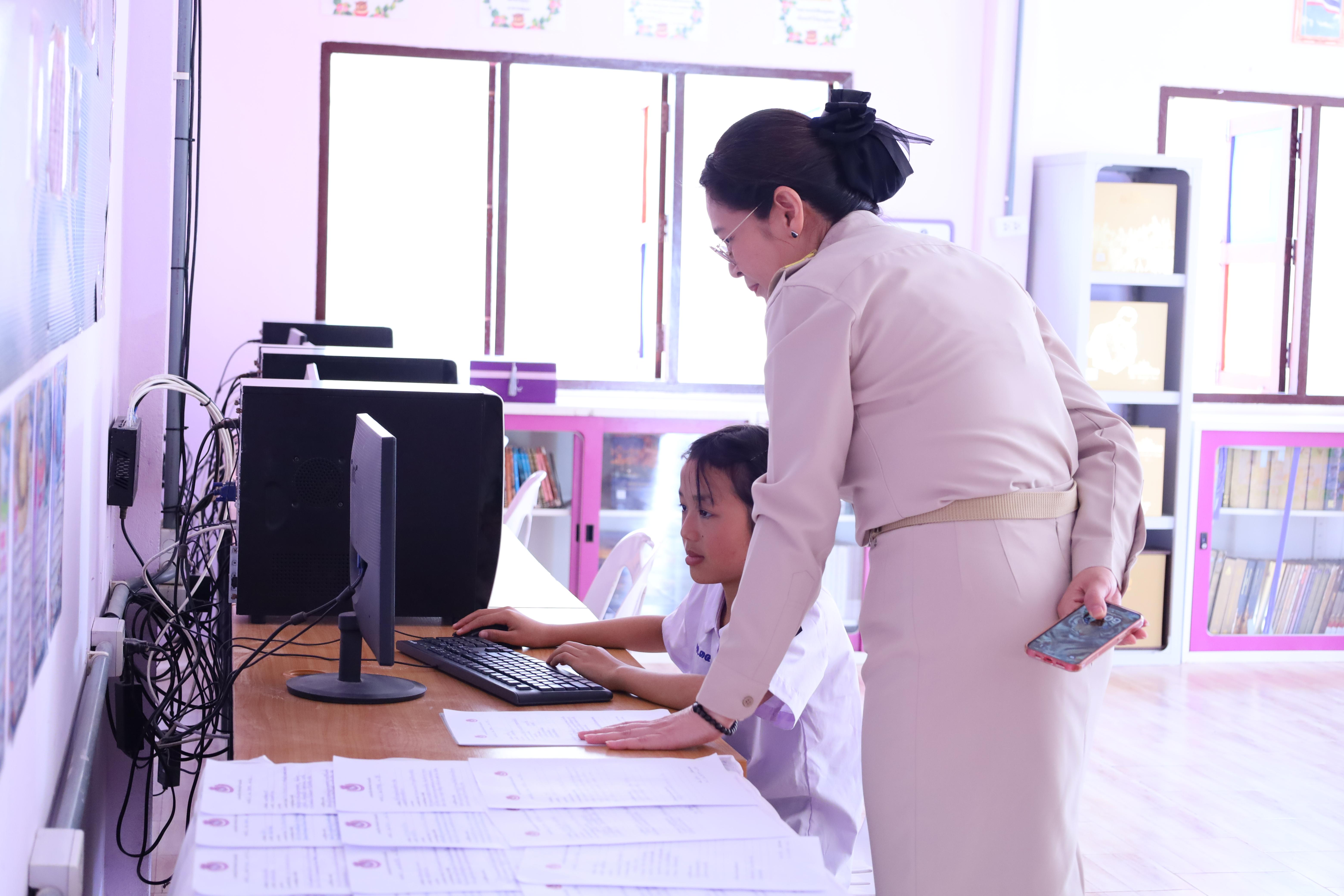 73. รับเสด็จฯ สมเด็จพระกนิษฐาธิราชเจ้า กรมสมเด็จพระเทพรัตนราชสุดาฯ สยามบรมราชกุมารี