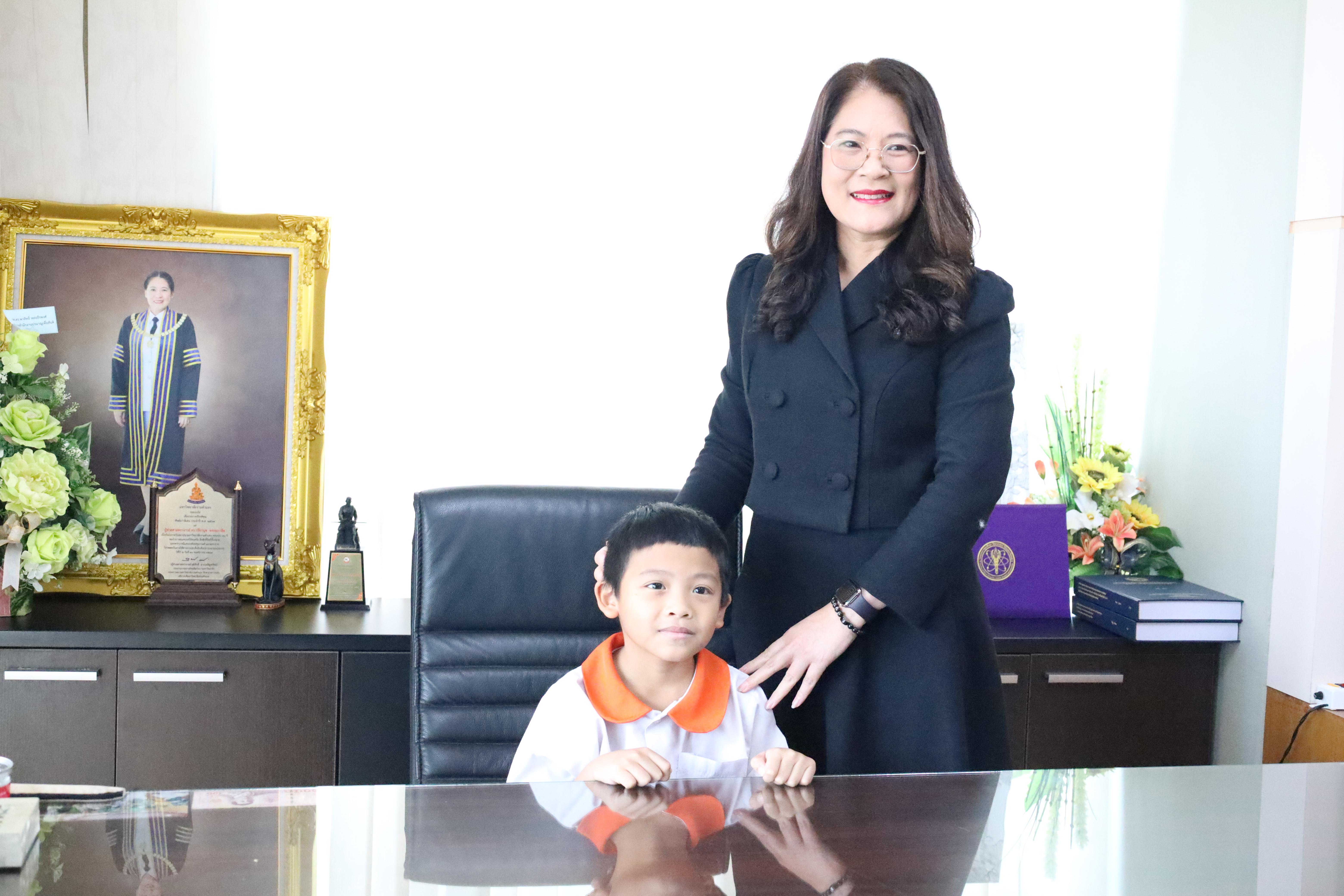 31. นักเรียนอนุบาลราชภัฏกำแพงเพชรเข้าพบอธิการบดี