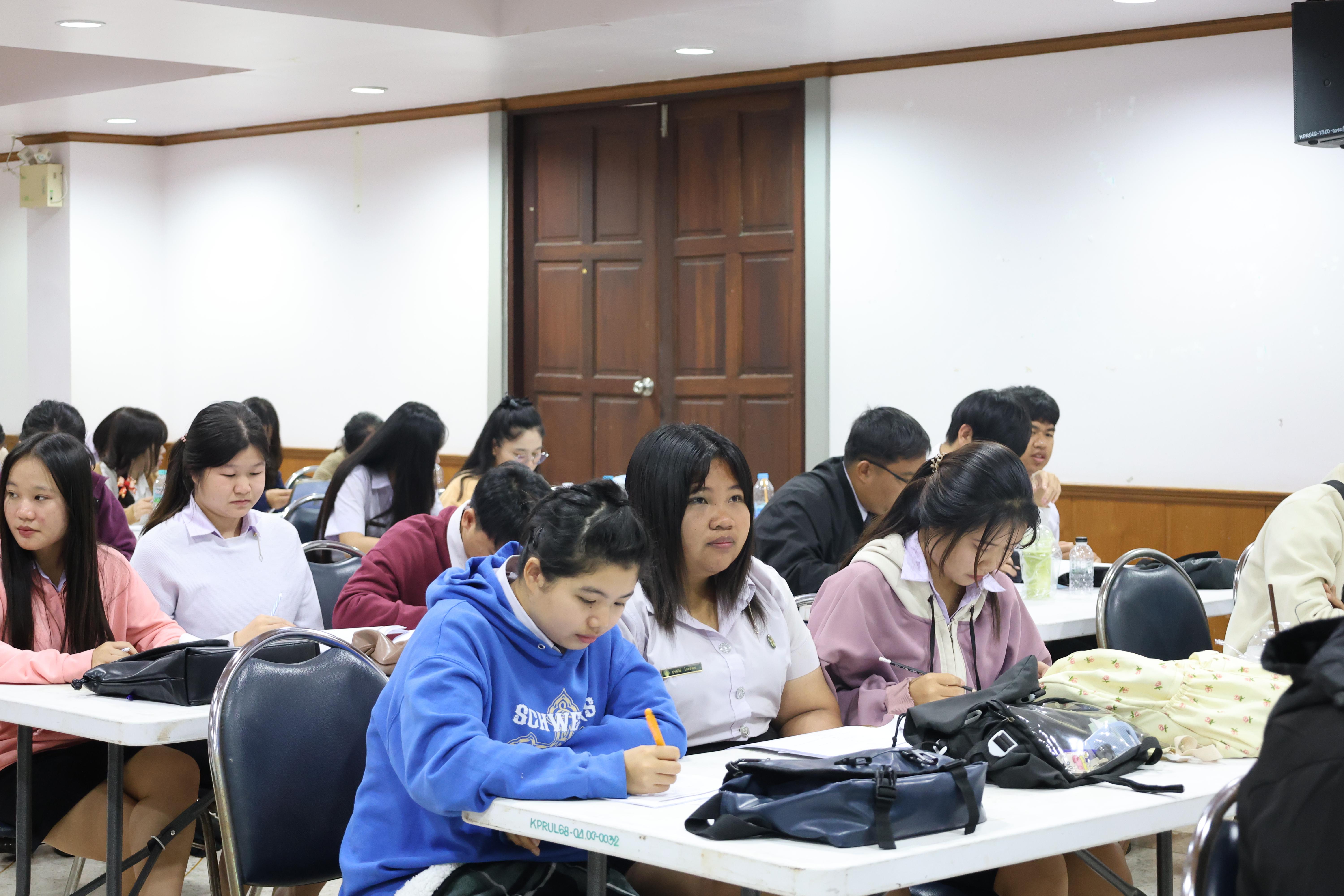 22. กิจกรรมอบรมสัมมนาเชิงปฏิบัติการพัฒนาทักษะนักศึกษาตามฐานสมรรถนะชั้นปีที่ 3 "ครูนักภาษา"