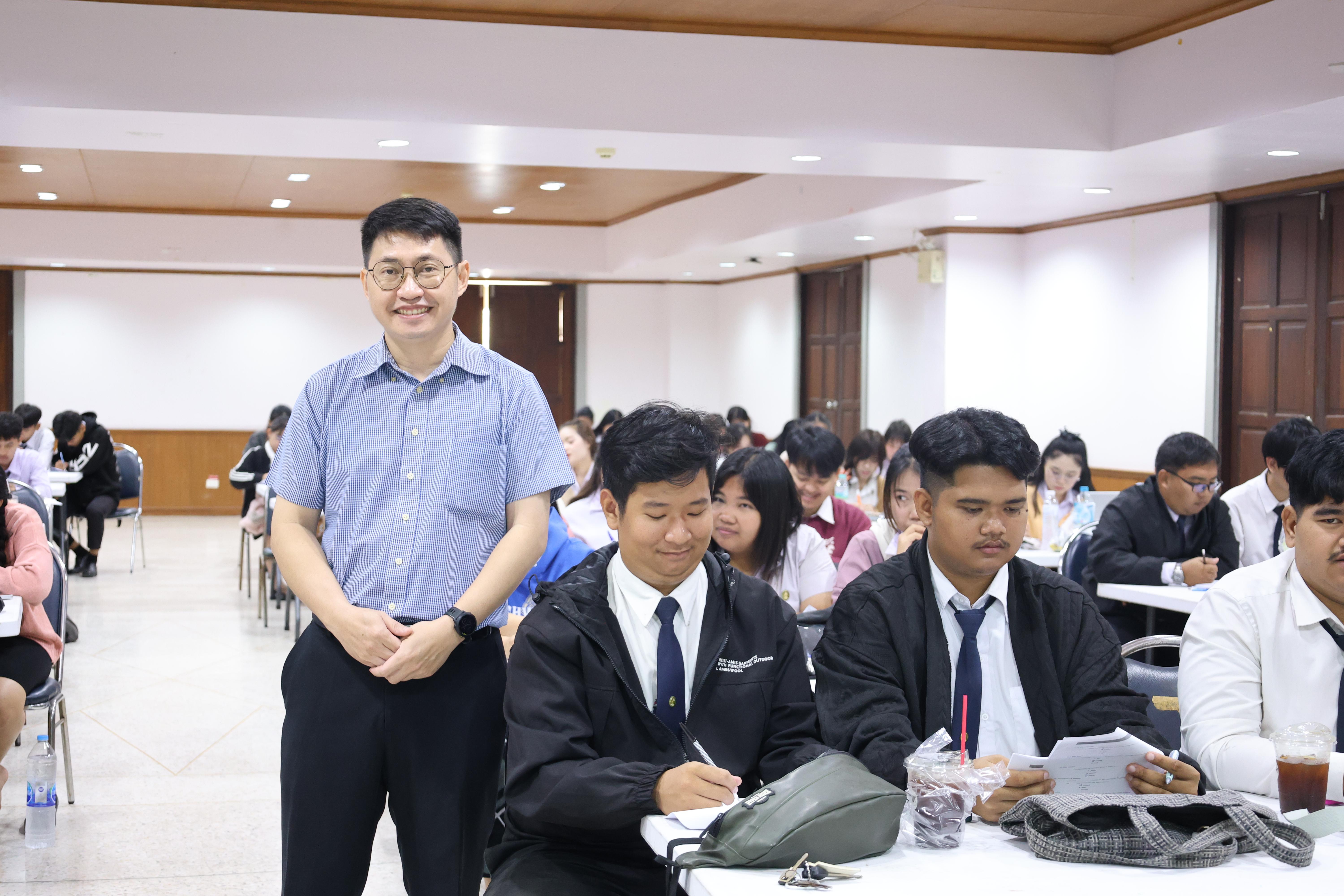 26. กิจกรรมอบรมสัมมนาเชิงปฏิบัติการพัฒนาทักษะนักศึกษาตามฐานสมรรถนะชั้นปีที่ 3 "ครูนักภาษา"