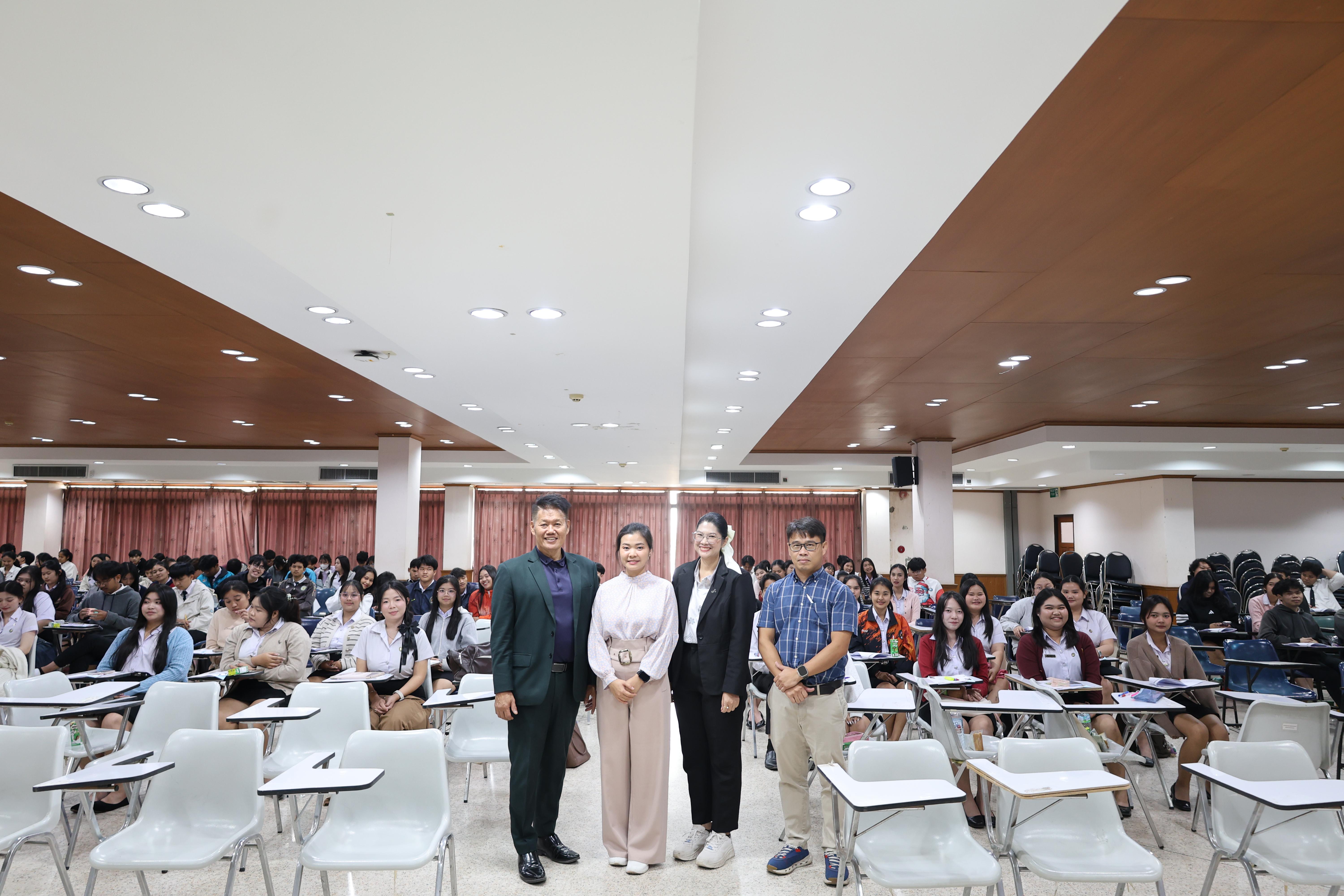 183. กิจกรรมอบรมสัมมนาเชิงปฏิบัติการพัฒนาทักษะนักศึกษาตามฐานสมรรถนะชั้นปีที่ 3 "ครูนักภาษา"