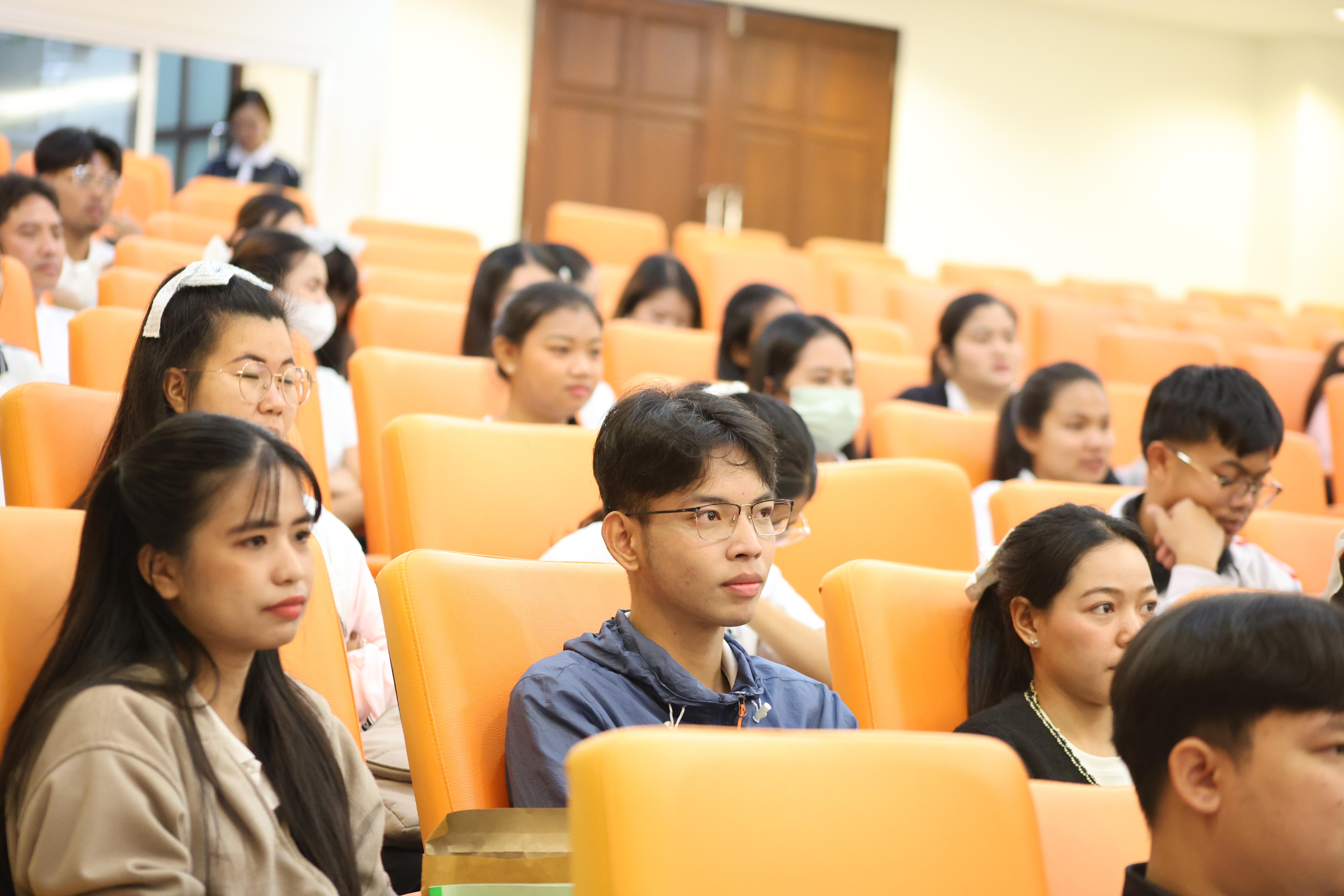 12. กิจกรรมอบรมเชิงปฏิบัติการคุณธรรม จริยธรรม และจิตอาสาจิตสาธารณะ