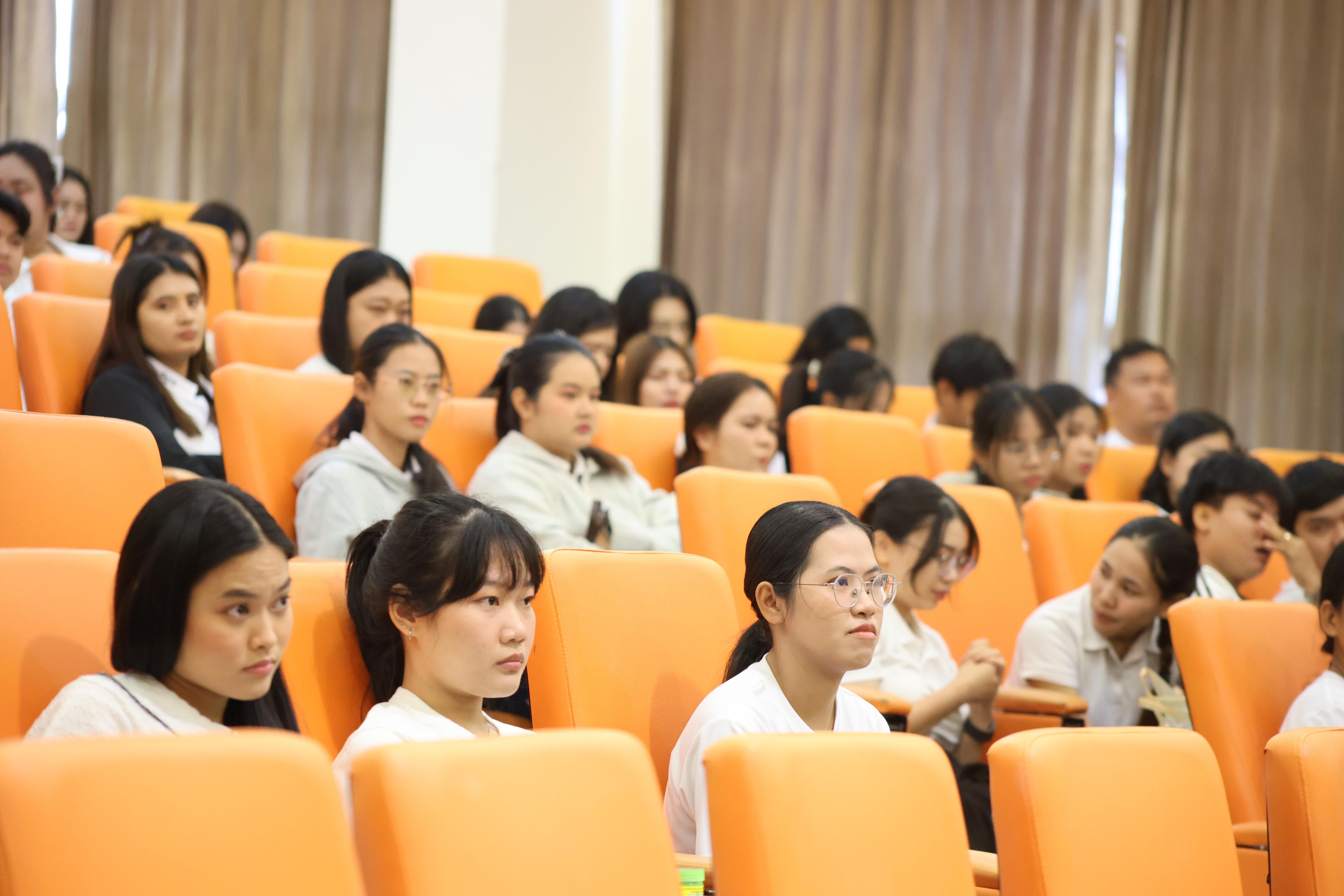 18. กิจกรรมอบรมเชิงปฏิบัติการคุณธรรม จริยธรรม และจิตอาสาจิตสาธารณะ