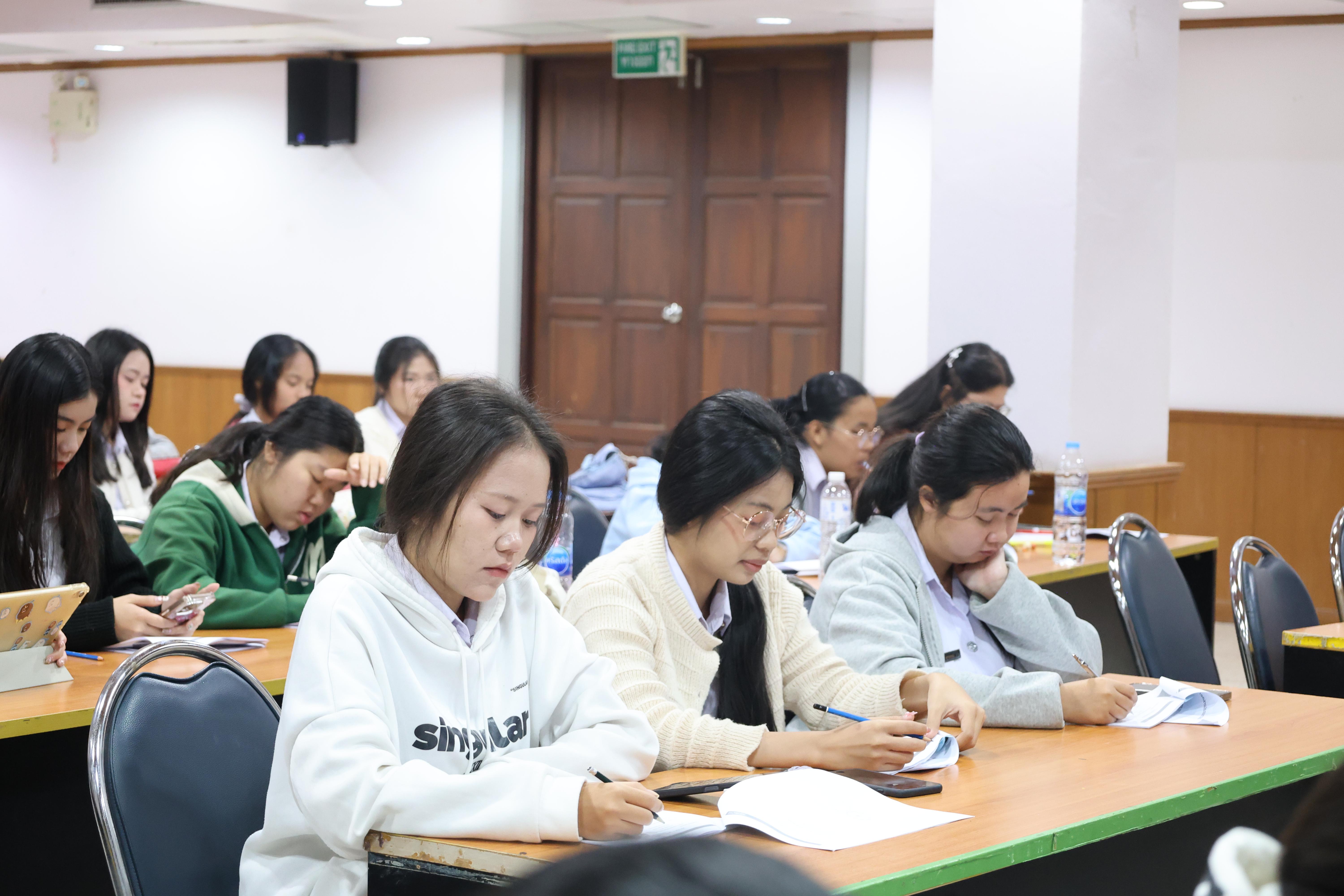32. กิจกรรมอบรมสัมมนาเชิงปฏิบัติการพัฒนาทักษะนักศึกษาตามฐานสมรรถนะชั้นปีที่ 3 "ครูนักภาษา" วันที่สอง