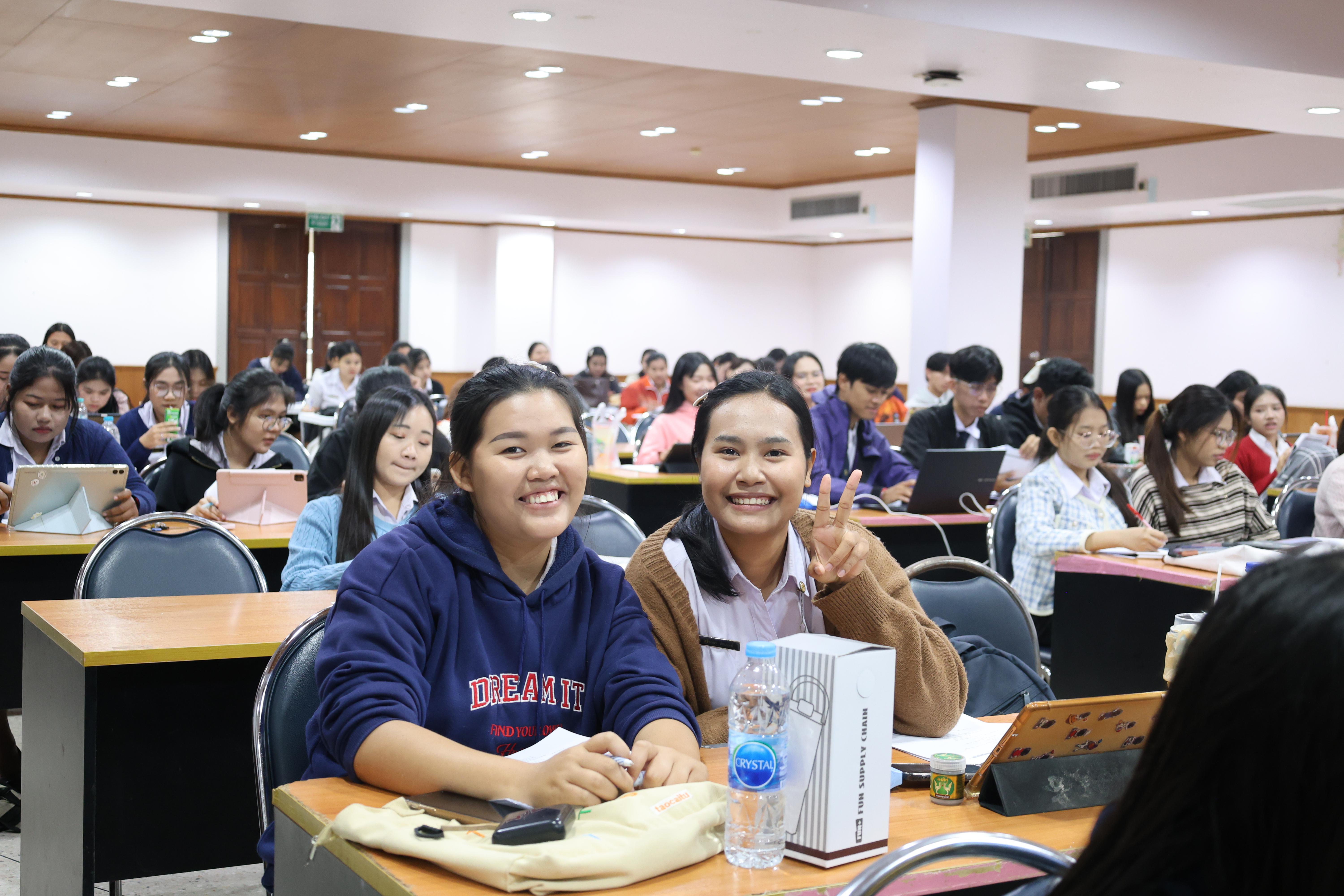 35. กิจกรรมอบรมสัมมนาเชิงปฏิบัติการพัฒนาทักษะนักศึกษาตามฐานสมรรถนะชั้นปีที่ 3 "ครูนักภาษา" วันที่สอง