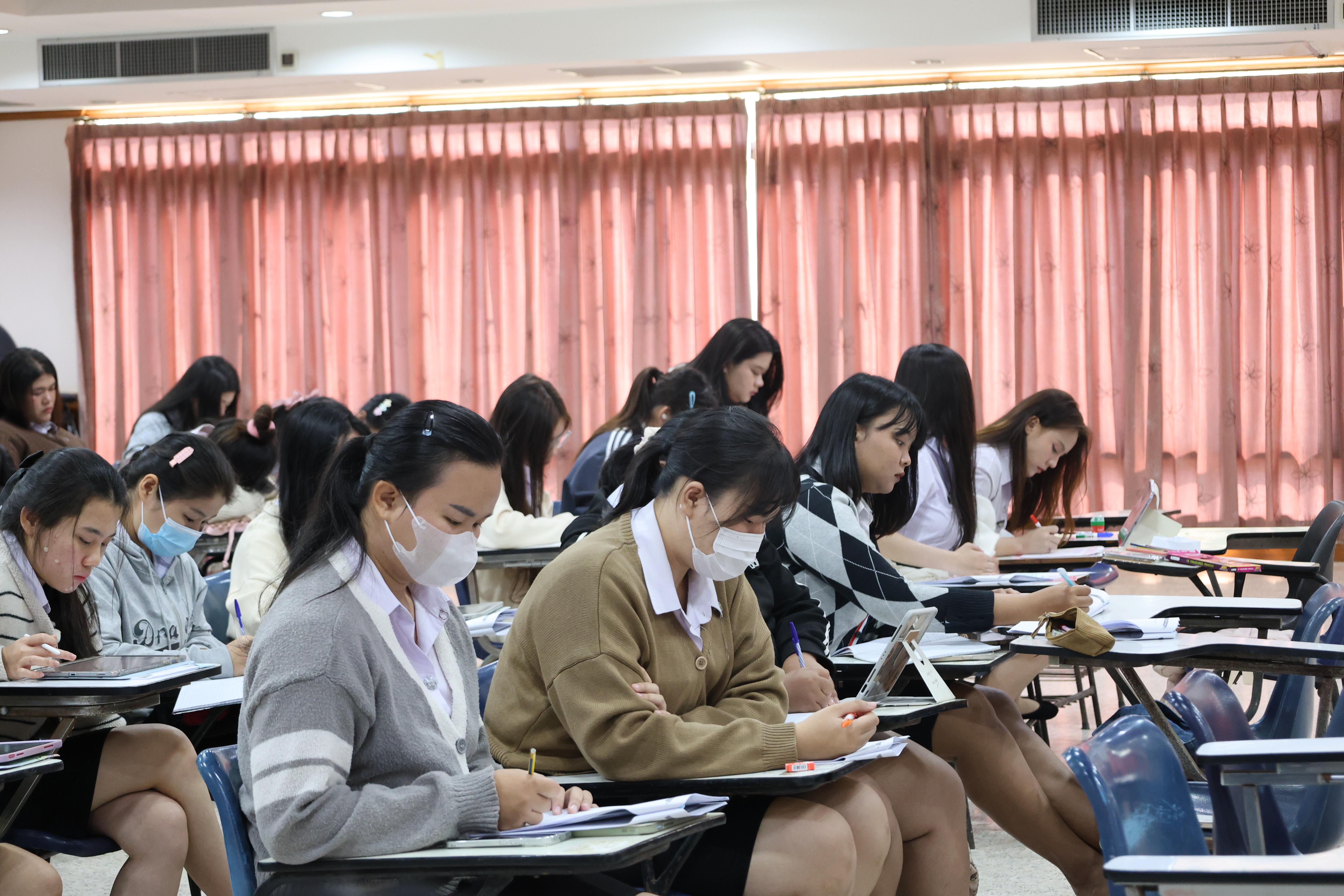 55. กิจกรรมอบรมสัมมนาเชิงปฏิบัติการพัฒนาทักษะนักศึกษาตามฐานสมรรถนะชั้นปีที่ 3 "ครูนักภาษา" วันที่สอง