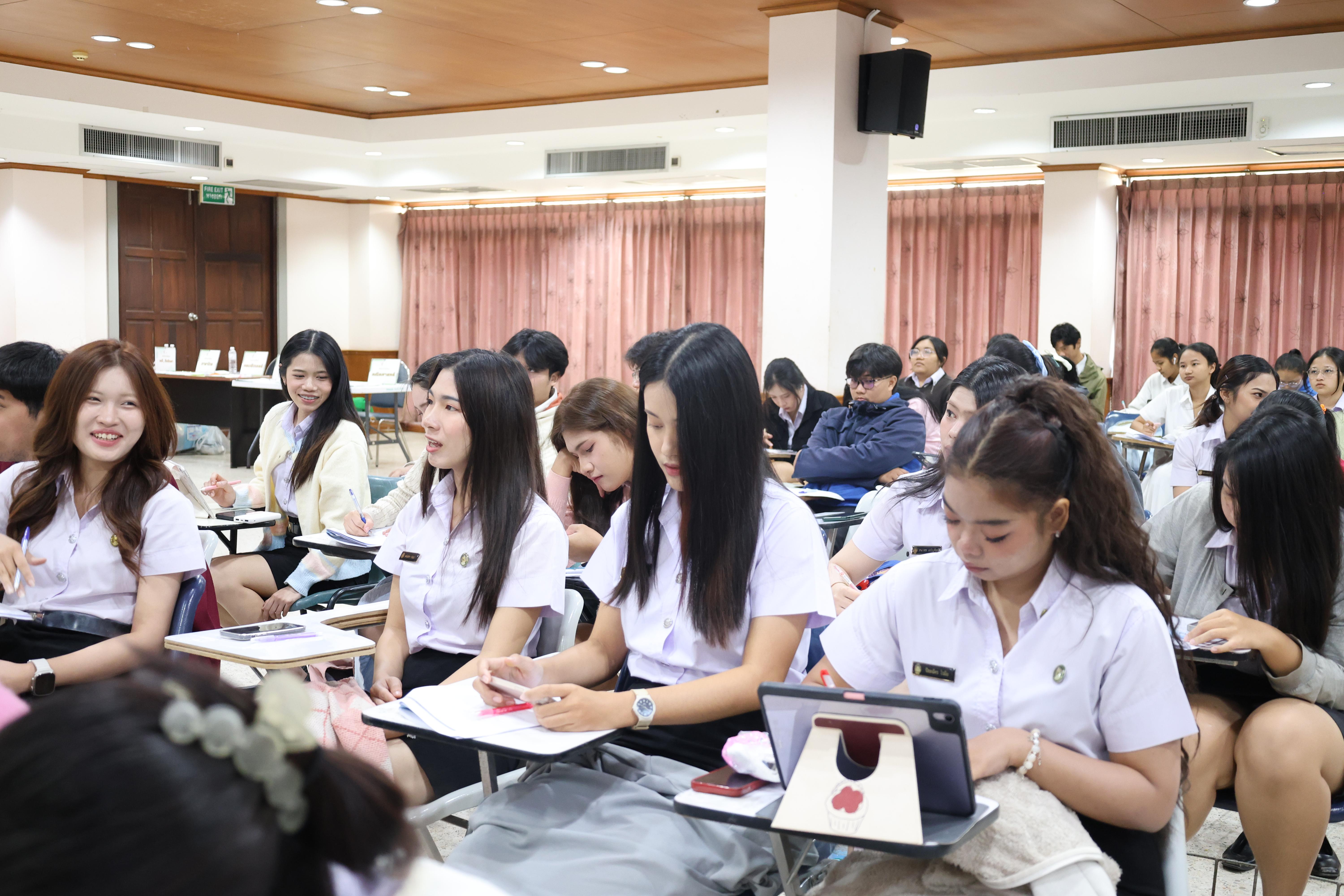 65. กิจกรรมอบรมสัมมนาเชิงปฏิบัติการพัฒนาทักษะนักศึกษาตามฐานสมรรถนะชั้นปีที่ 3 "ครูนักภาษา" วันที่สอง