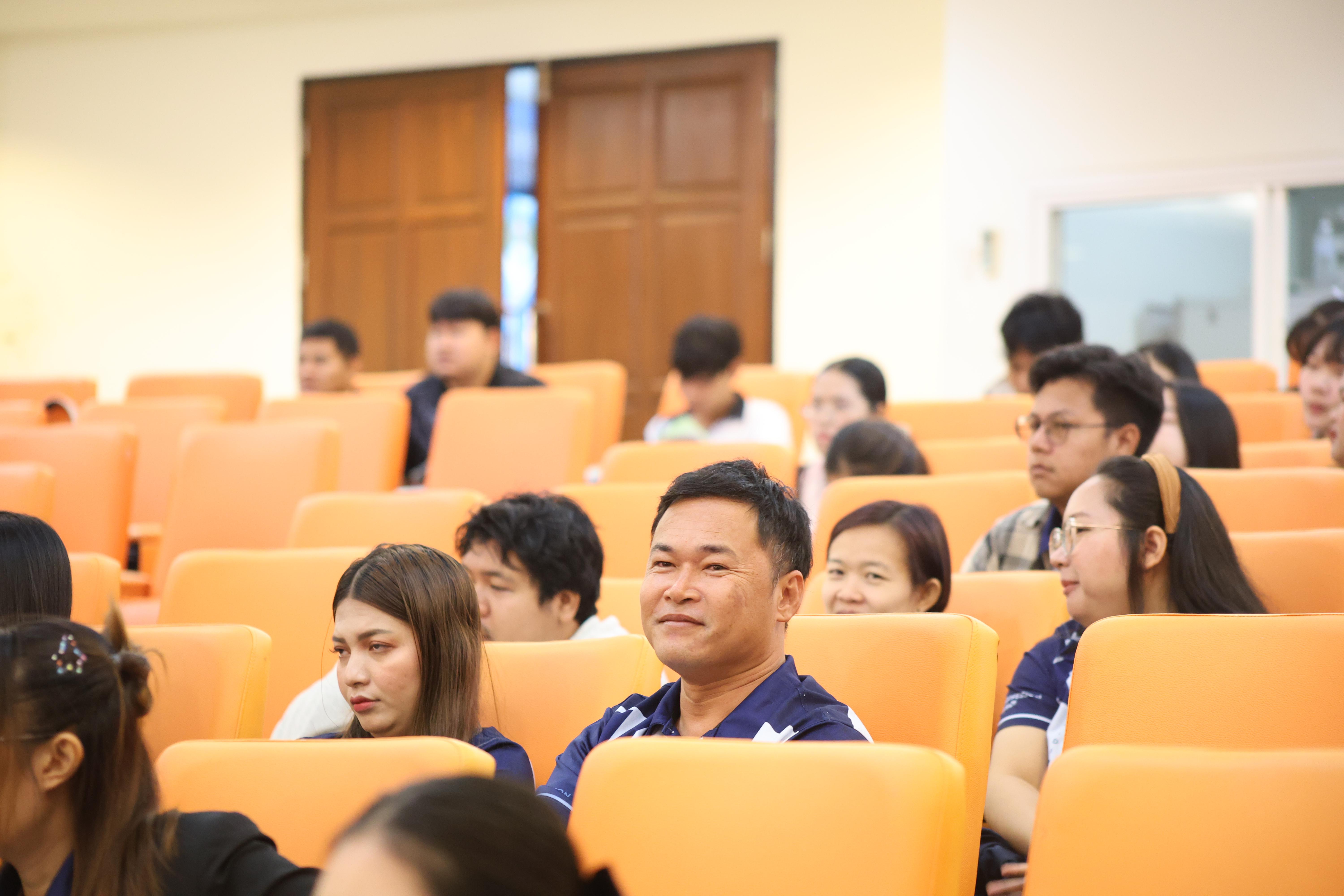 14. กิจกรรมปฐมนิเทศก่อนออกฝึกประสบการณ์วิชาชีพครู นักศึกษาหลักสูตรประกาศนียบัตรบัณฑิต สาขาวิชาชีพครู ประจำปีการศึกษา 2568