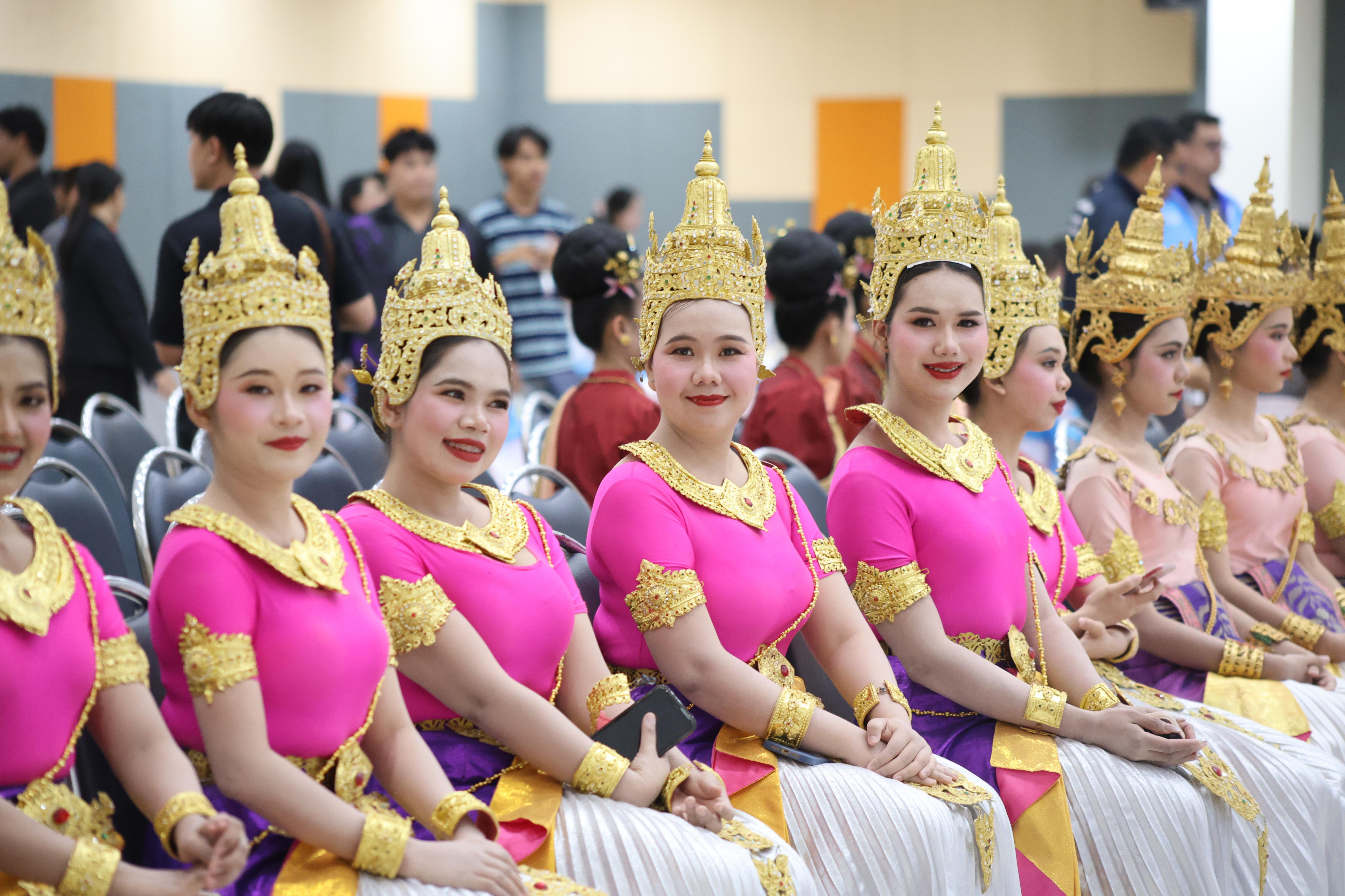 205. พิธีเปิดการแข่งขันทักษะวิชาการวิชาชีพครูและส่งเสริมศิลปวัฒนธรรม ครั้งที่13 มหาวิทยาลัยราชภัฏภาคเหนือ 8 สถาบัน