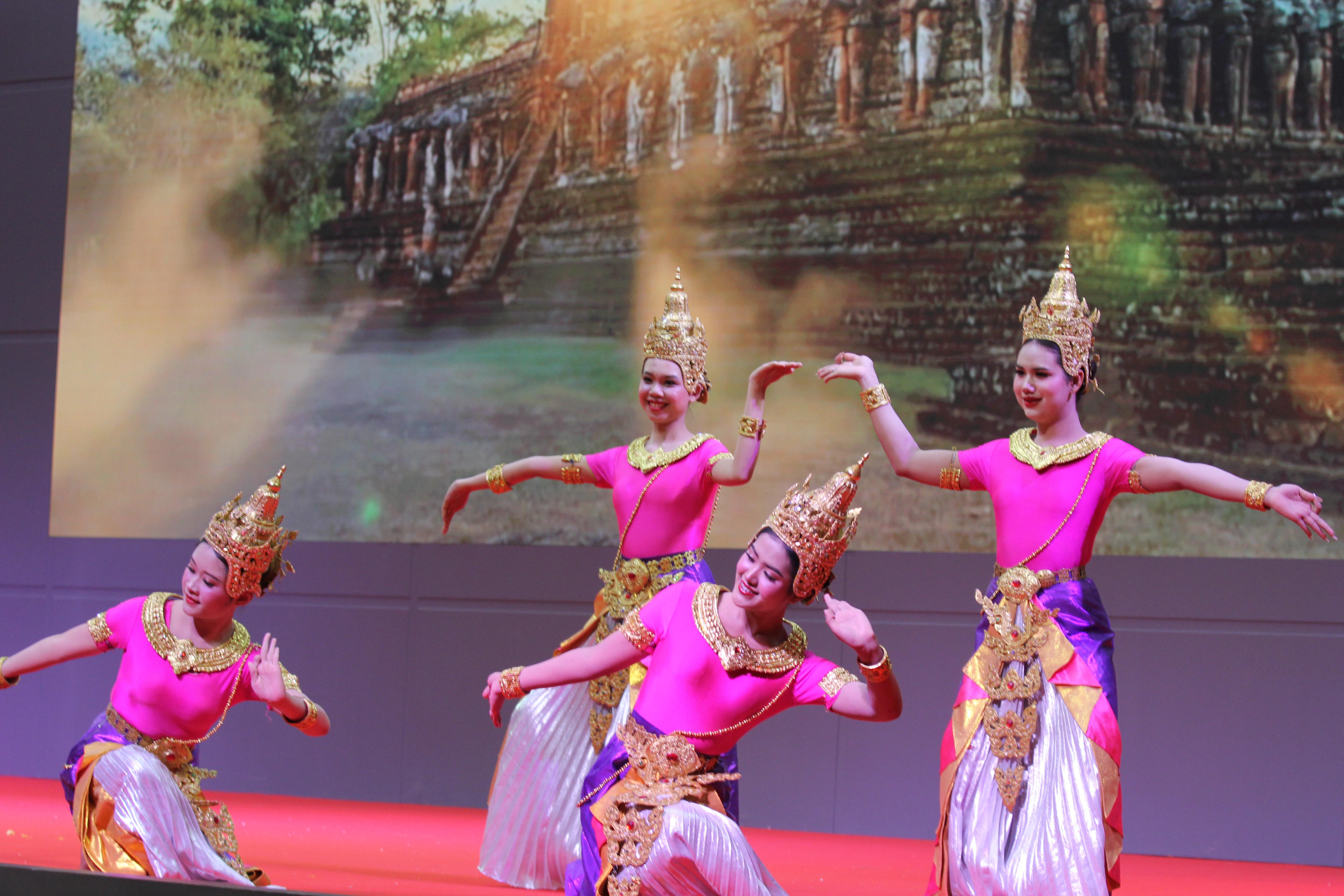 322. พิธีเปิดการแข่งขันทักษะวิชาการวิชาชีพครูและส่งเสริมศิลปวัฒนธรรม ครั้งที่13 มหาวิทยาลัยราชภัฏภาคเหนือ 8 สถาบัน