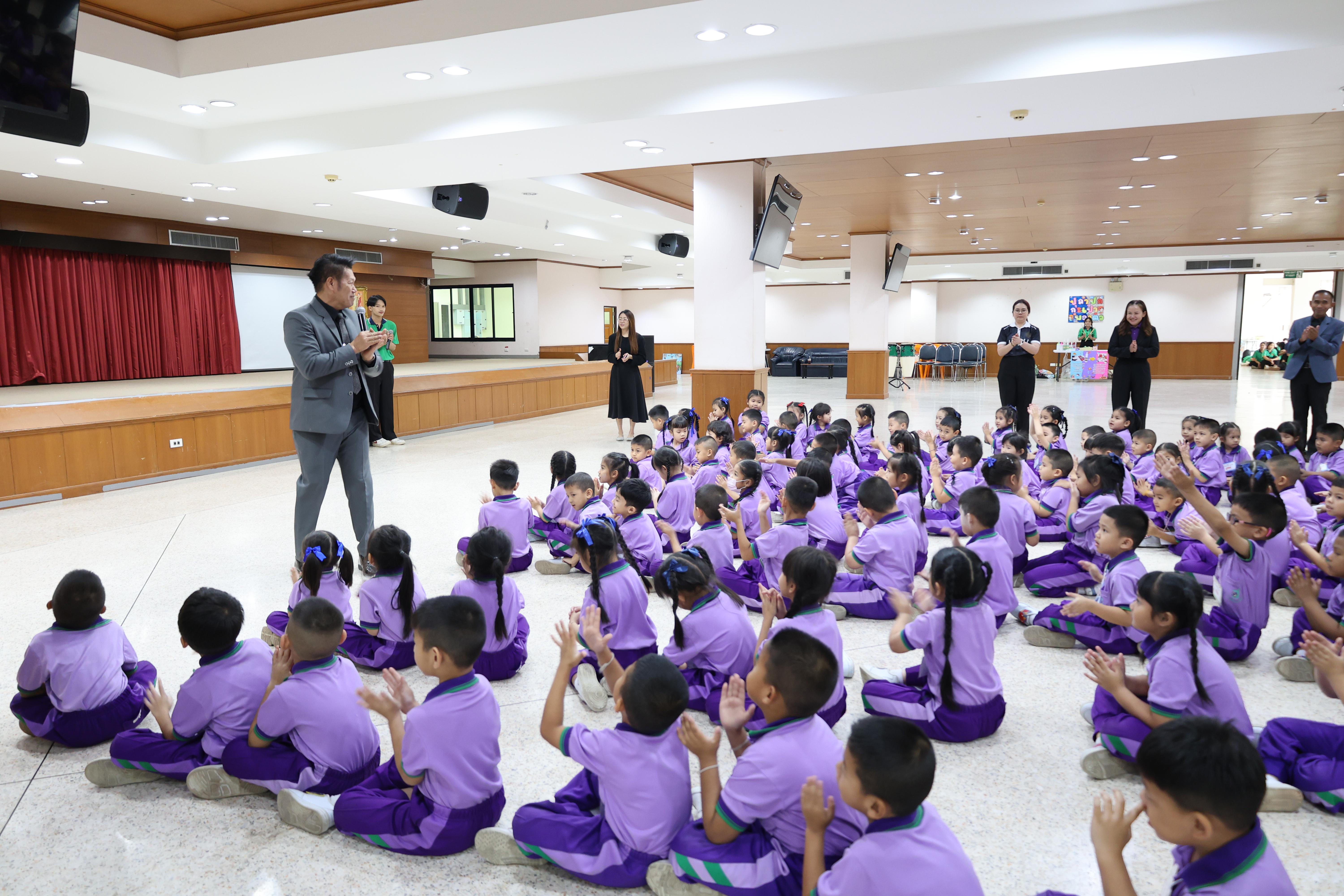 16. กิจกรรมบริการวิชาการ "โครงการสัญจรนักคิดสู่กระบวนการคิดทางวิทยาศาสตร์" โรงเรียนสาธิต (วัดวังยาง)