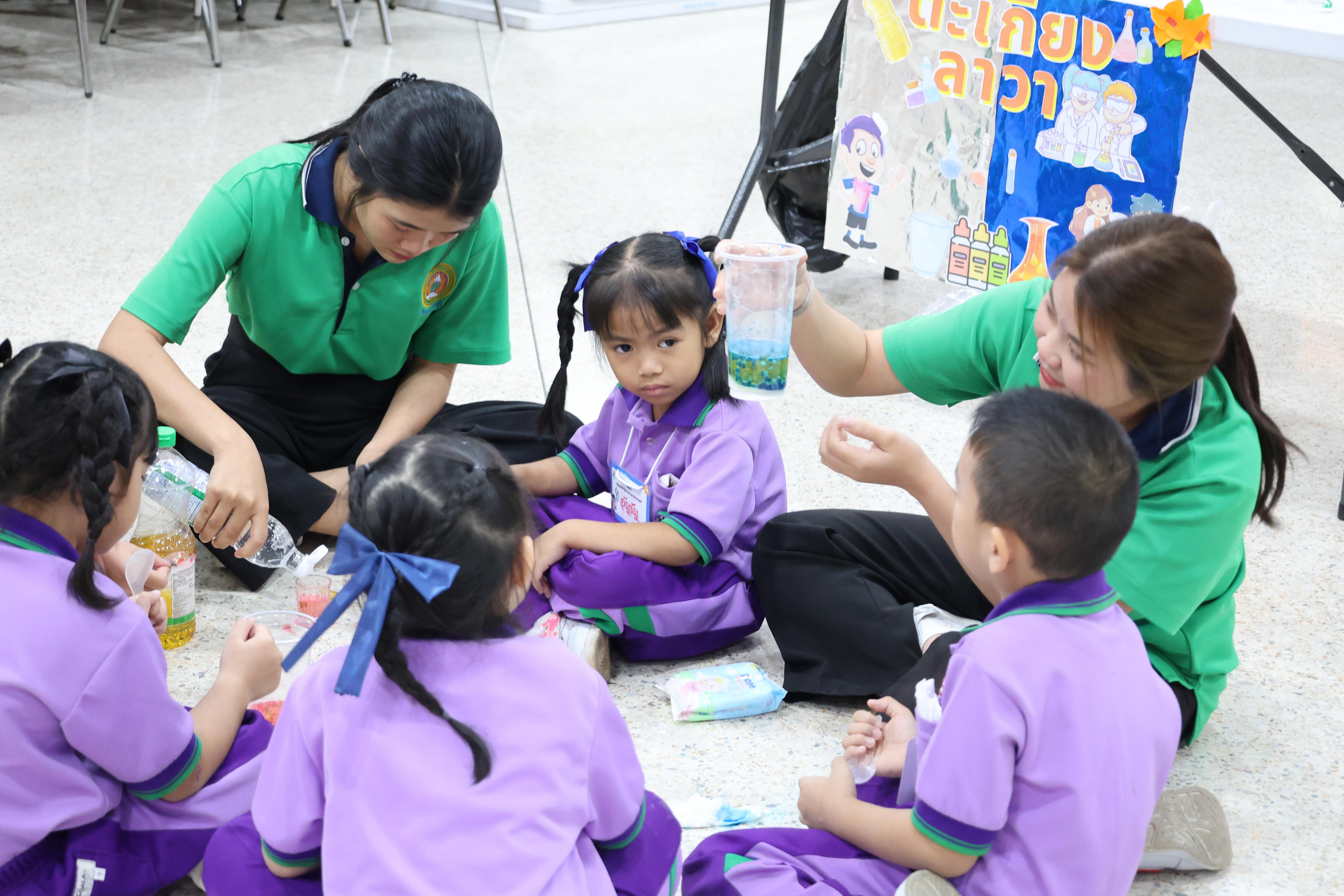 117. กิจกรรมบริการวิชาการ "โครงการสัญจรนักคิดสู่กระบวนการคิดทางวิทยาศาสตร์" โรงเรียนสาธิต (วัดวังยาง)
