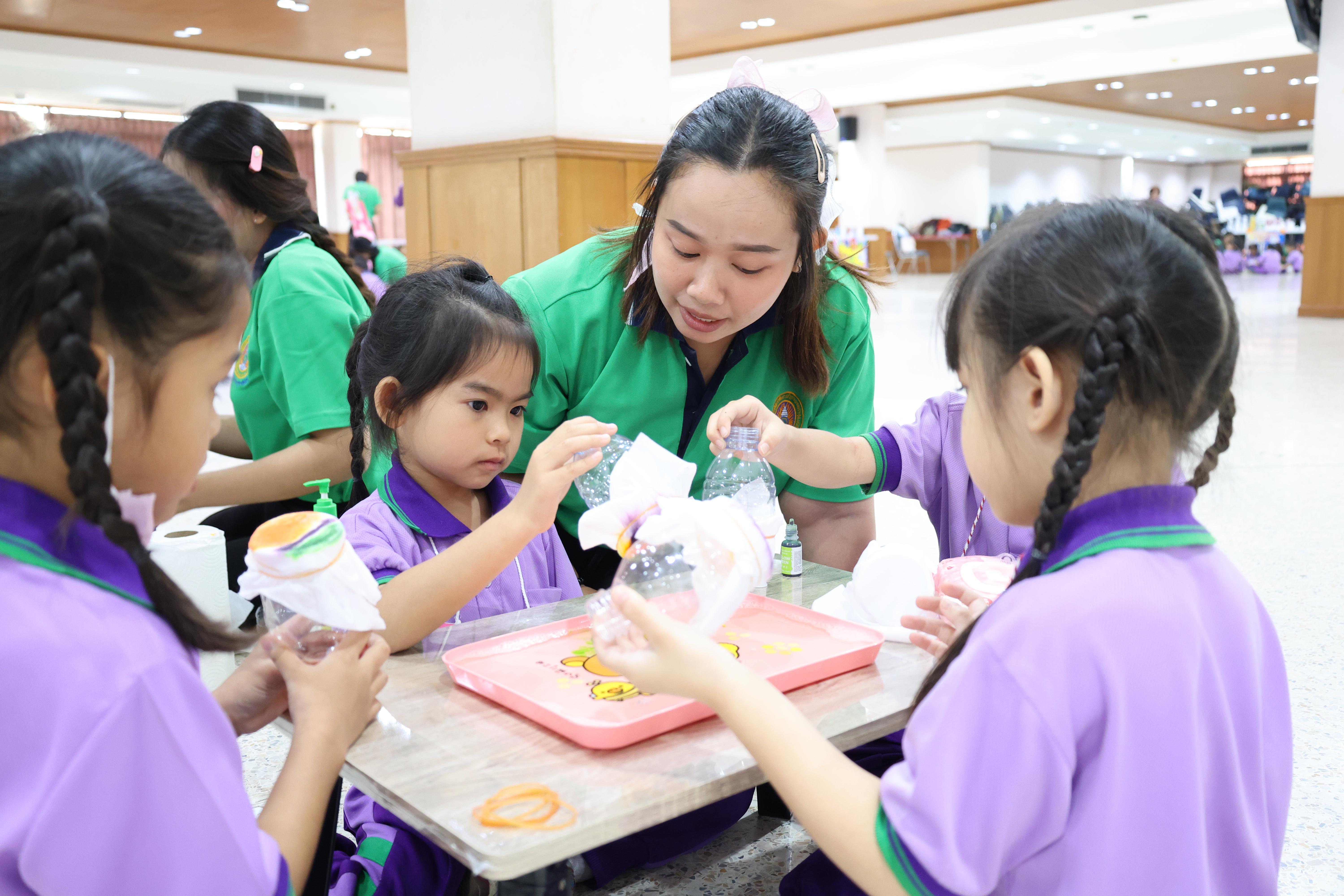 123. กิจกรรมบริการวิชาการ "โครงการสัญจรนักคิดสู่กระบวนการคิดทางวิทยาศาสตร์" โรงเรียนสาธิต (วัดวังยาง)