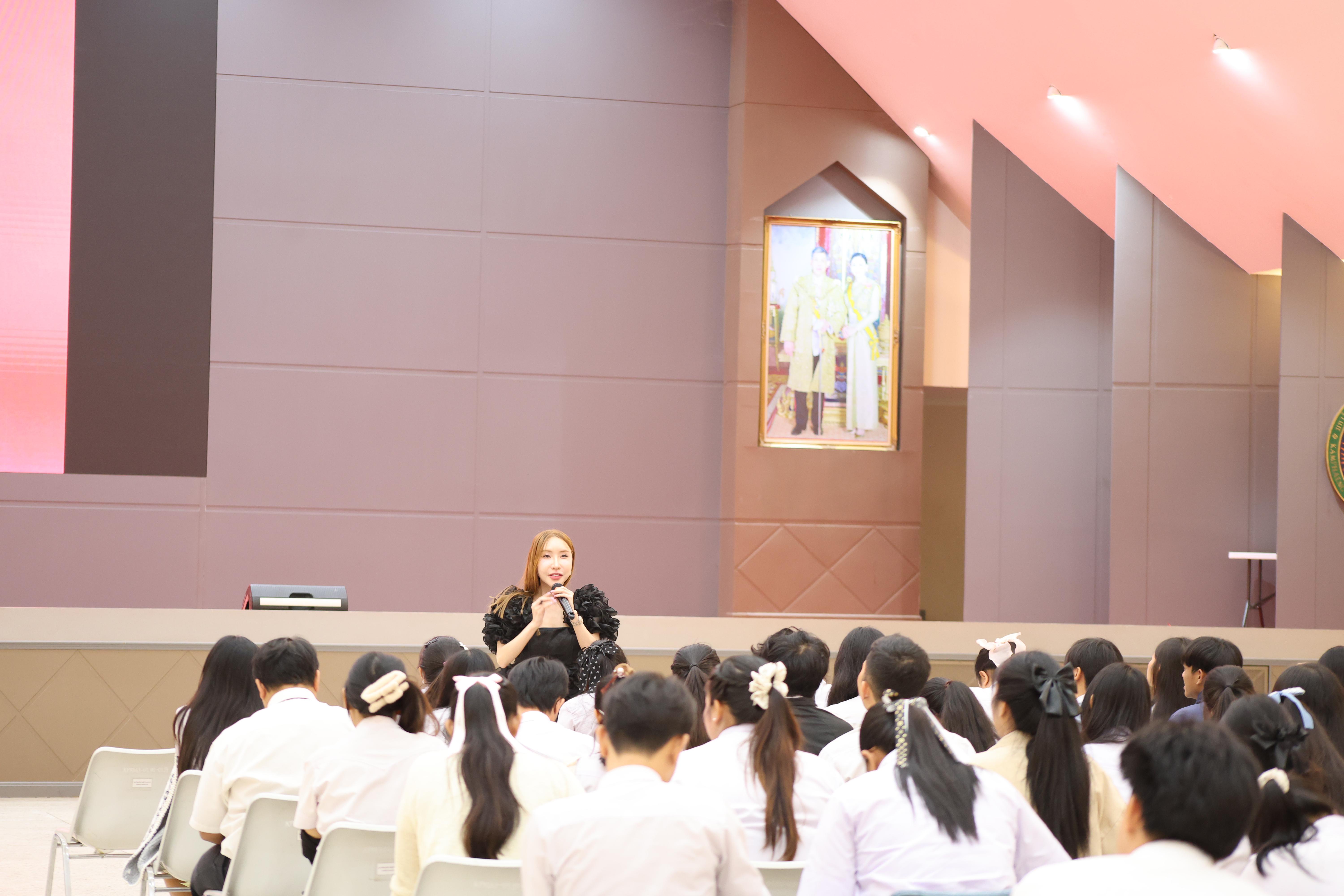 105. กิจกรรมติวสอบบรรจุครูผู้ช่วย ด้านทักษะภาษาอังกฤษ