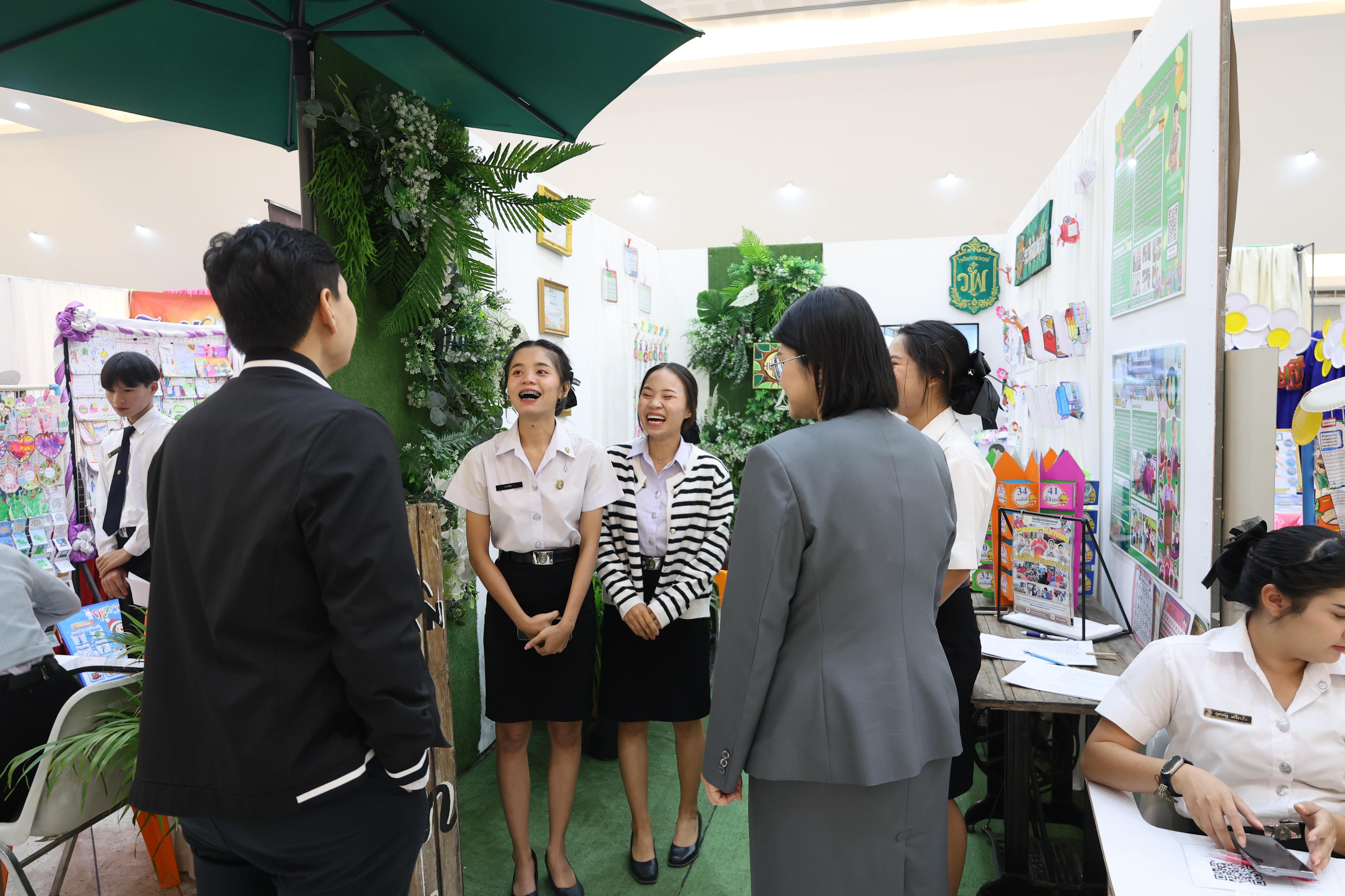 132. นิทรรศการแสดงผลงานนักศึกษาฝึกประสบการณ์วิชาชีพครู ปีการศึกษา2568