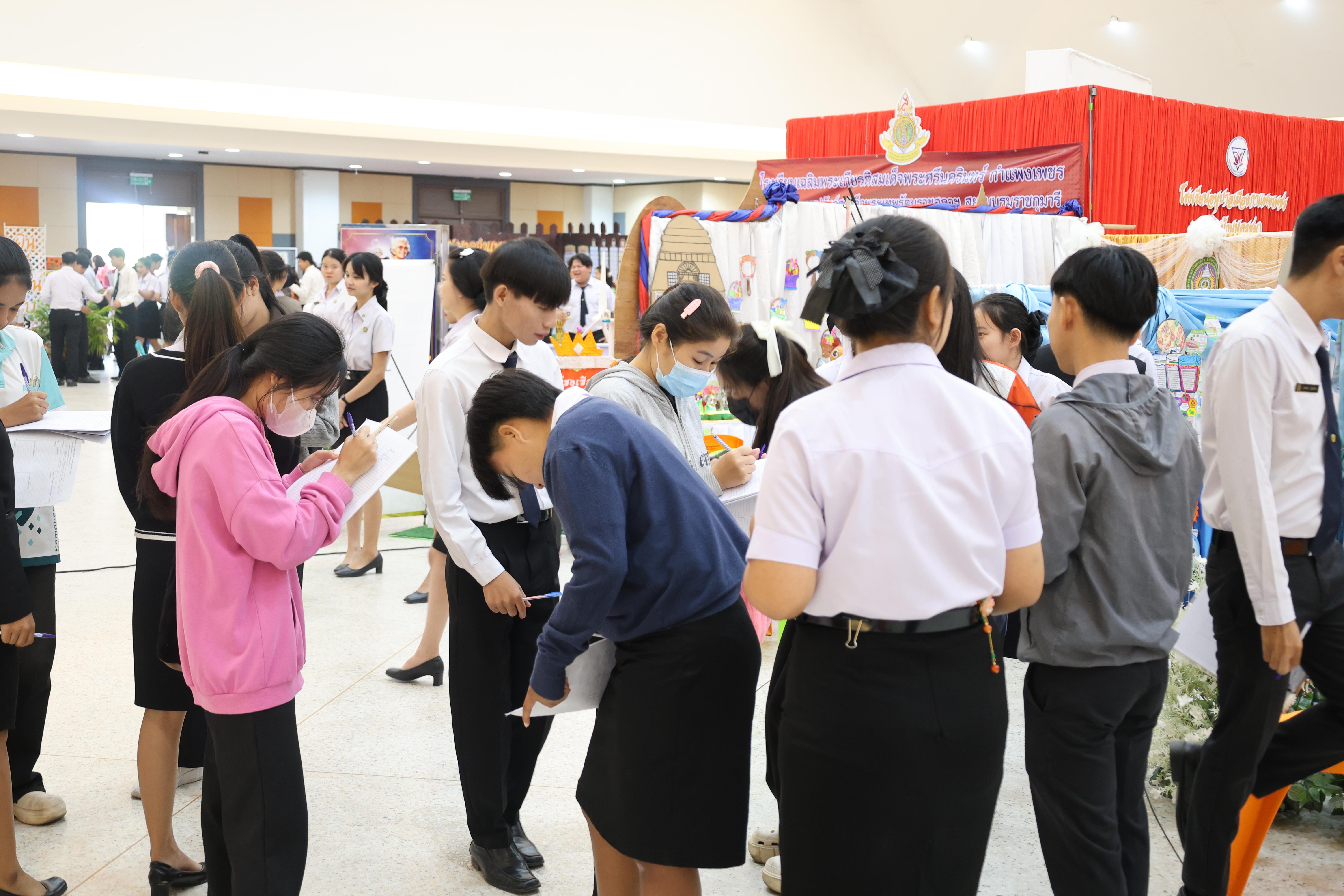 156. นิทรรศการแสดงผลงานนักศึกษาฝึกประสบการณ์วิชาชีพครู ปีการศึกษา2568