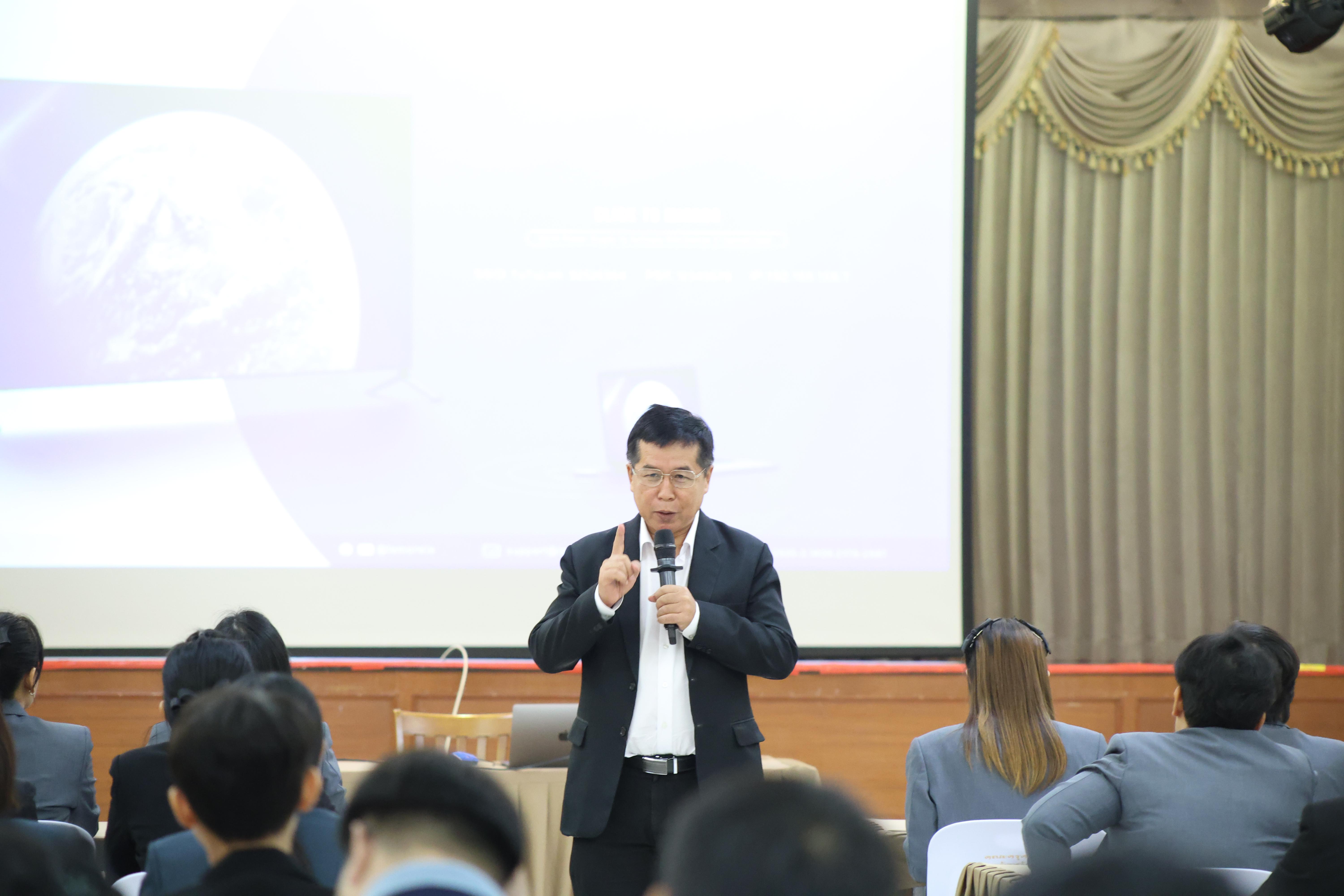 56. กิจกรรมสานสัมพันธ์สู่ขวัญน้อง-พี่ ตามวิถีวัฒนธรรมกัลยาณมิตรของนักศึกษาระดับบัณฑิตศึกษา สาขาวิชาบริหารการศึกษา ประจำปีการศึกษา2569