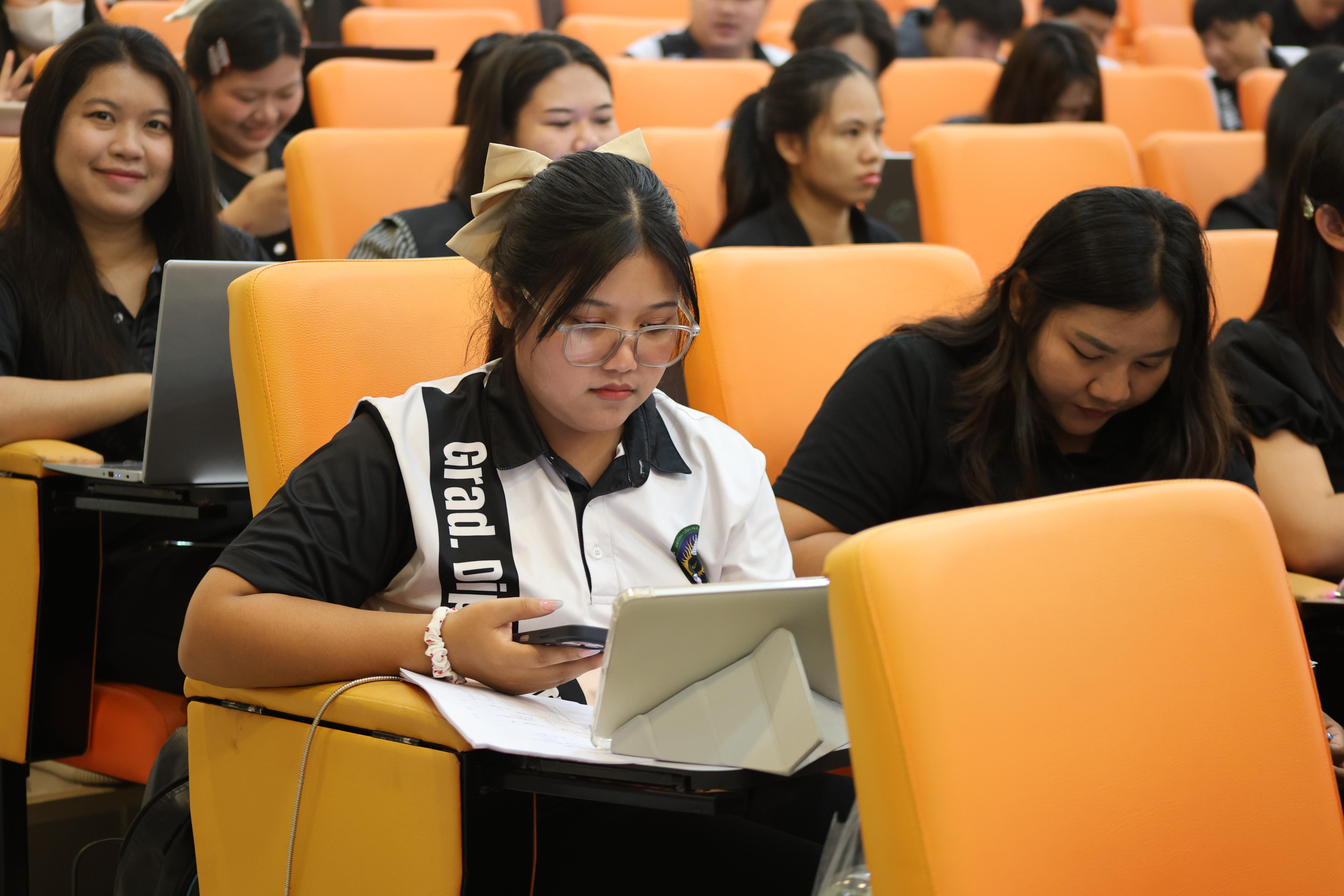 23. โครงการสัมมนาเป็นหมู่คณะพัฒนาทักษะการสอนและความเป็นครู และพัฒนาส่งเสริมด้านภาษาไทยและภาษาอังกฤษ