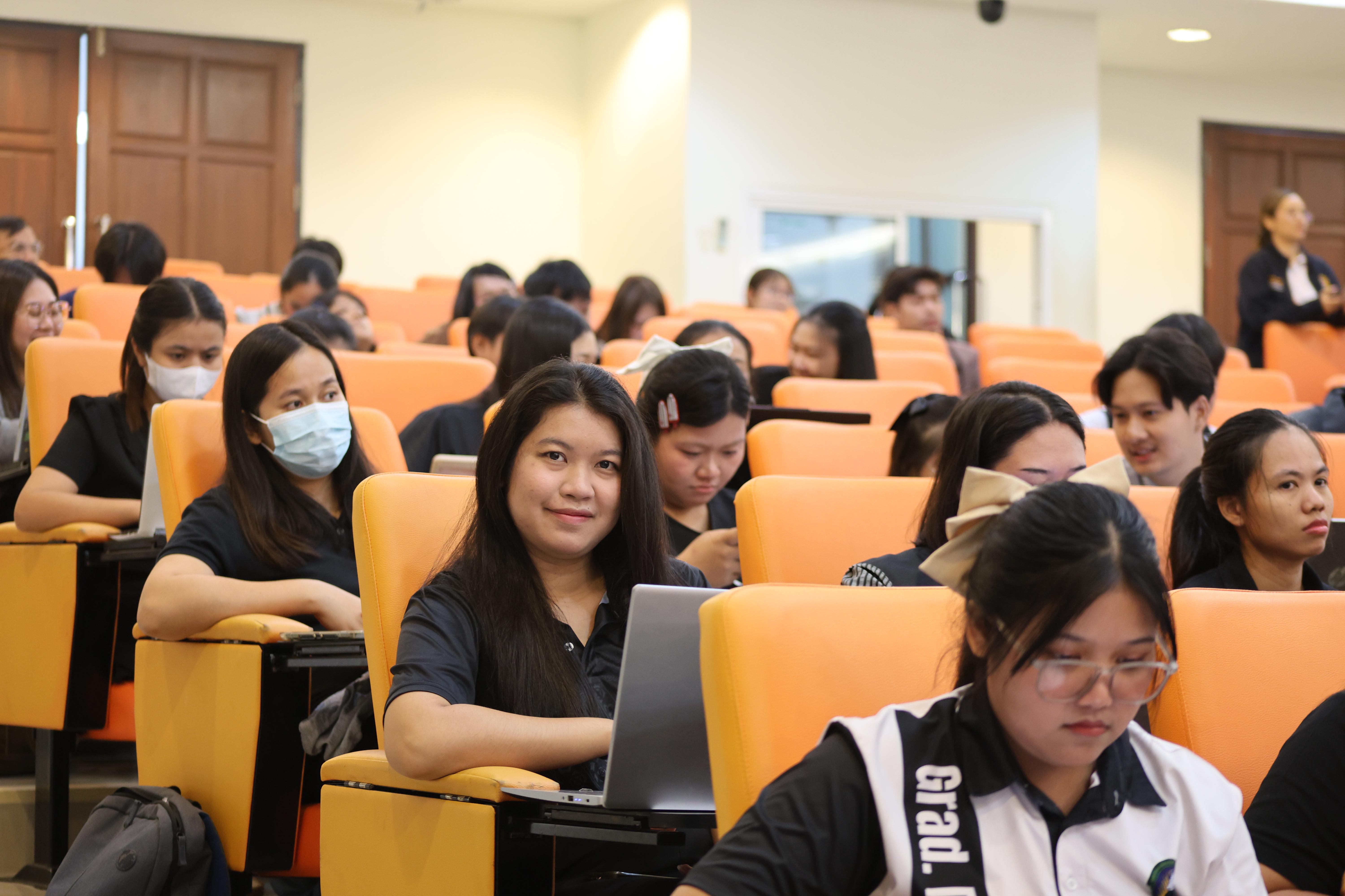 24. โครงการสัมมนาเป็นหมู่คณะพัฒนาทักษะการสอนและความเป็นครู และพัฒนาส่งเสริมด้านภาษาไทยและภาษาอังกฤษ