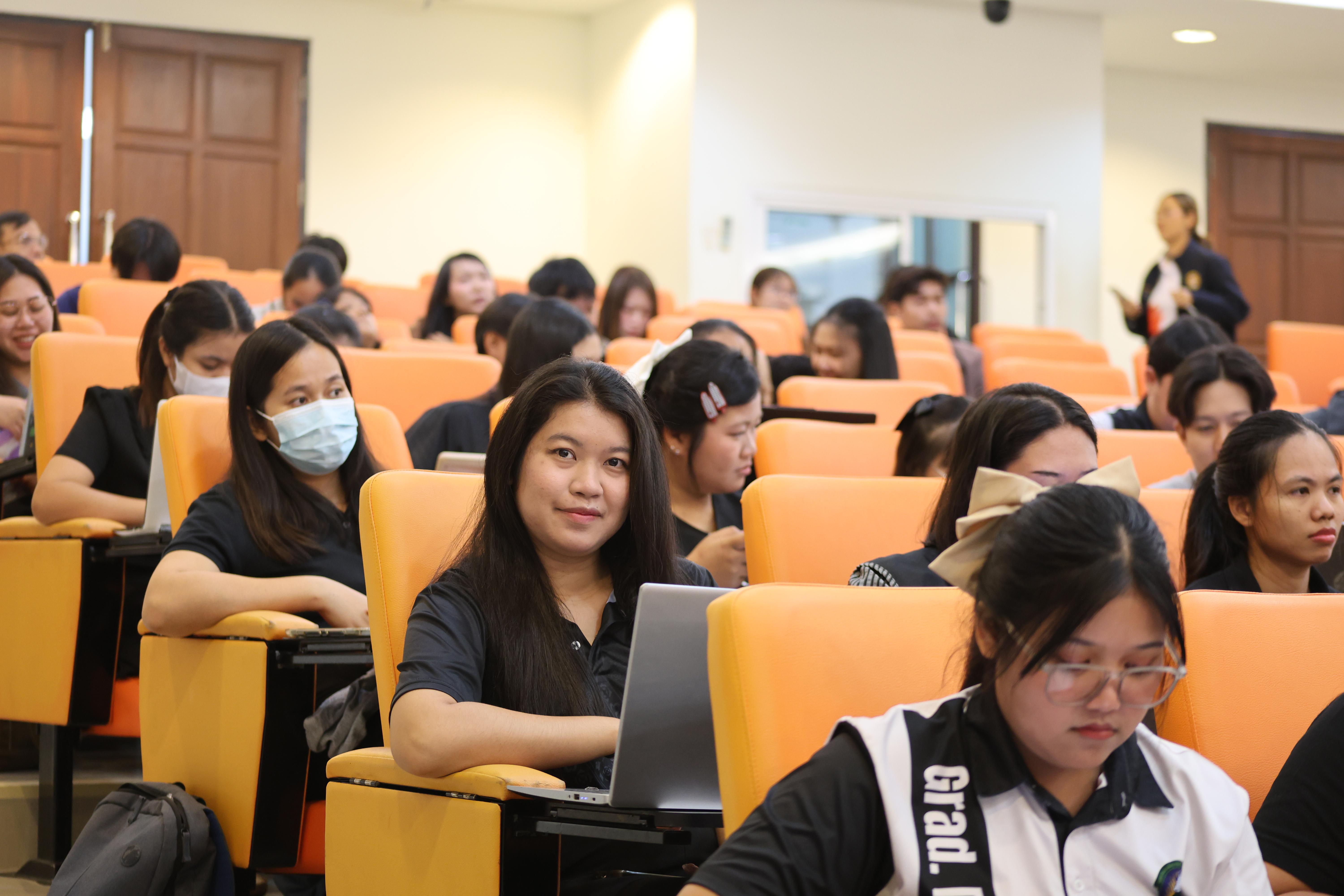 25. โครงการสัมมนาเป็นหมู่คณะพัฒนาทักษะการสอนและความเป็นครู และพัฒนาส่งเสริมด้านภาษาไทยและภาษาอังกฤษ