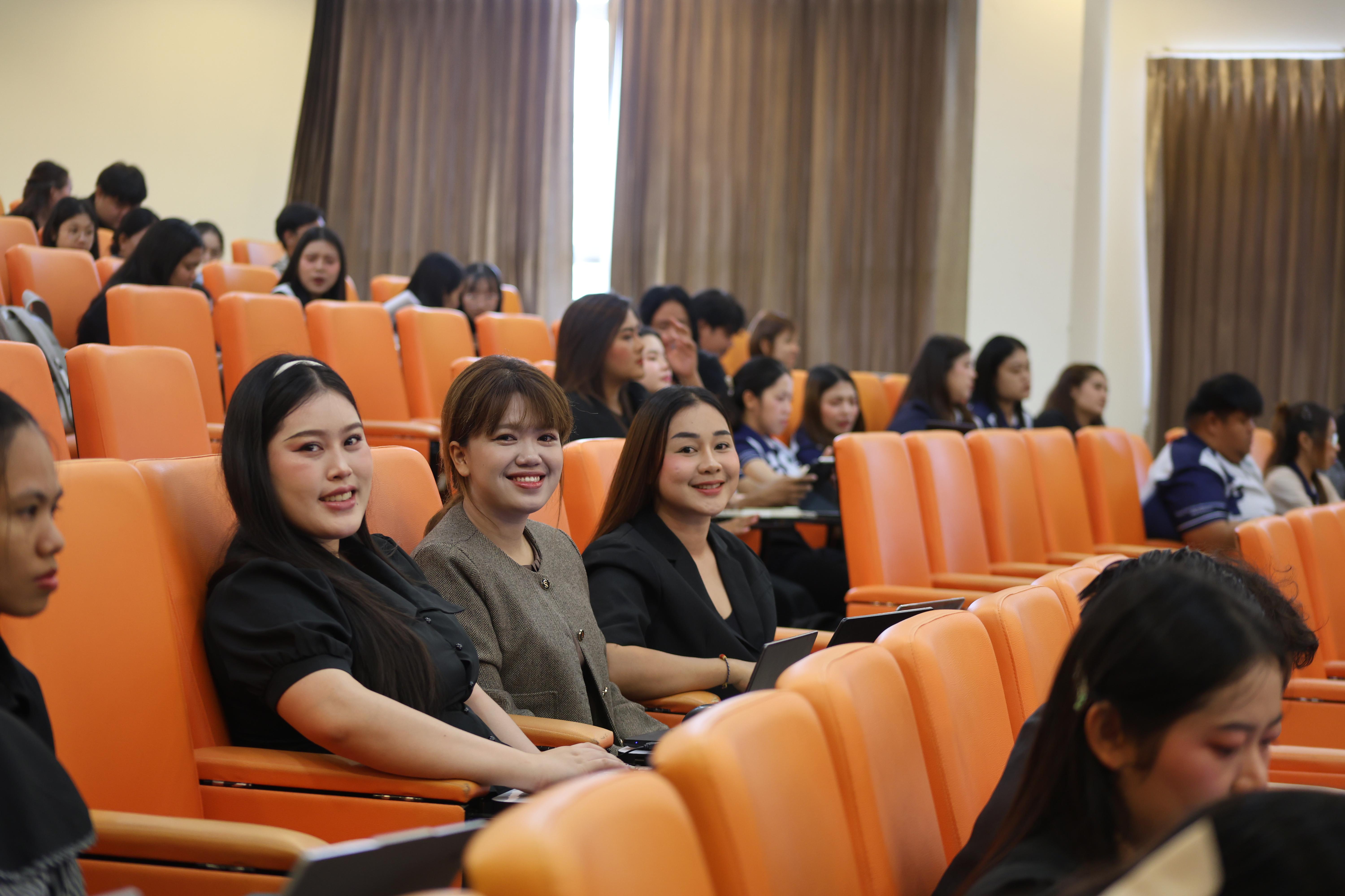 30. โครงการสัมมนาเป็นหมู่คณะพัฒนาทักษะการสอนและความเป็นครู และพัฒนาส่งเสริมด้านภาษาไทยและภาษาอังกฤษ