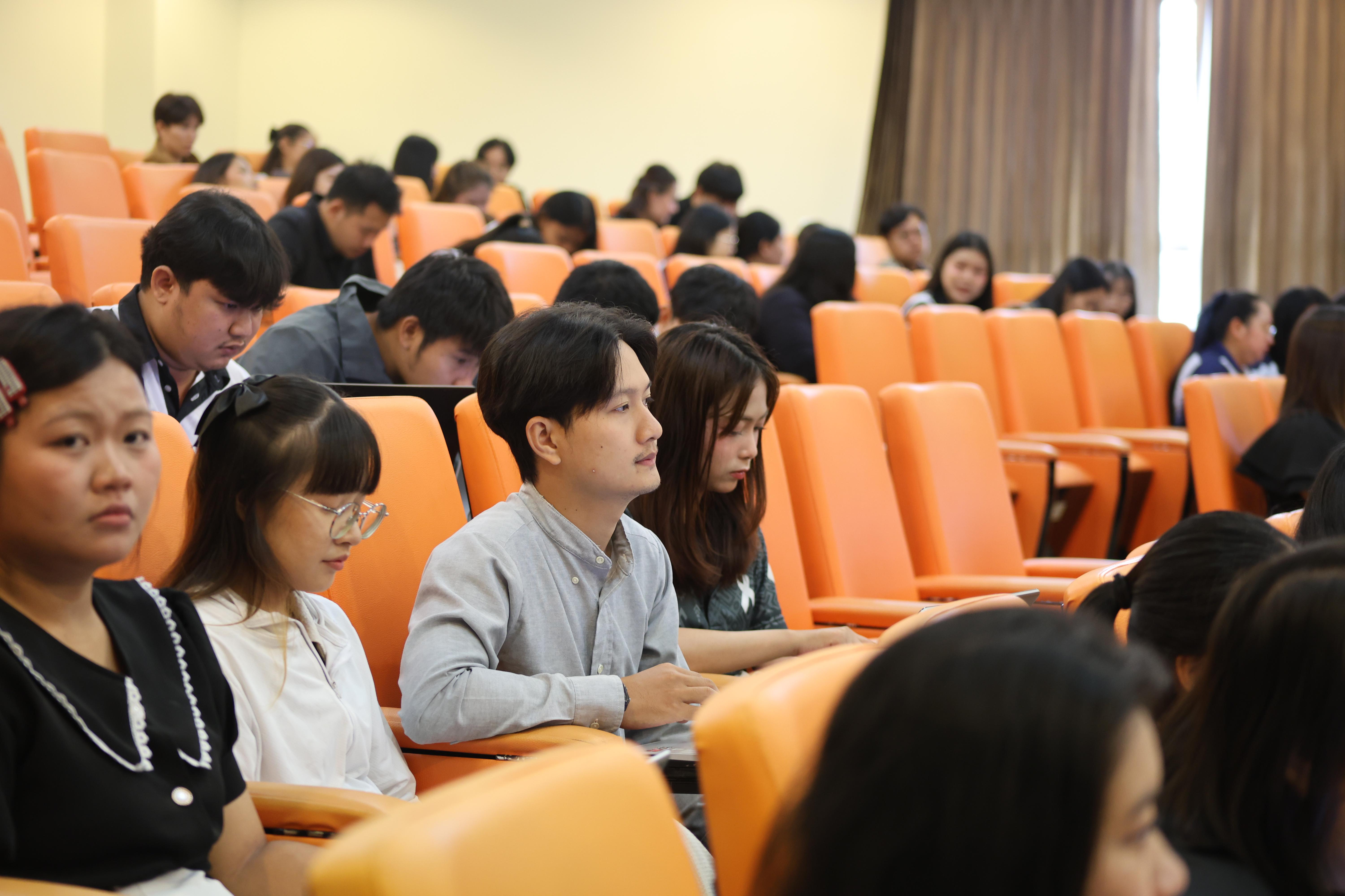 33. โครงการสัมมนาเป็นหมู่คณะพัฒนาทักษะการสอนและความเป็นครู และพัฒนาส่งเสริมด้านภาษาไทยและภาษาอังกฤษ