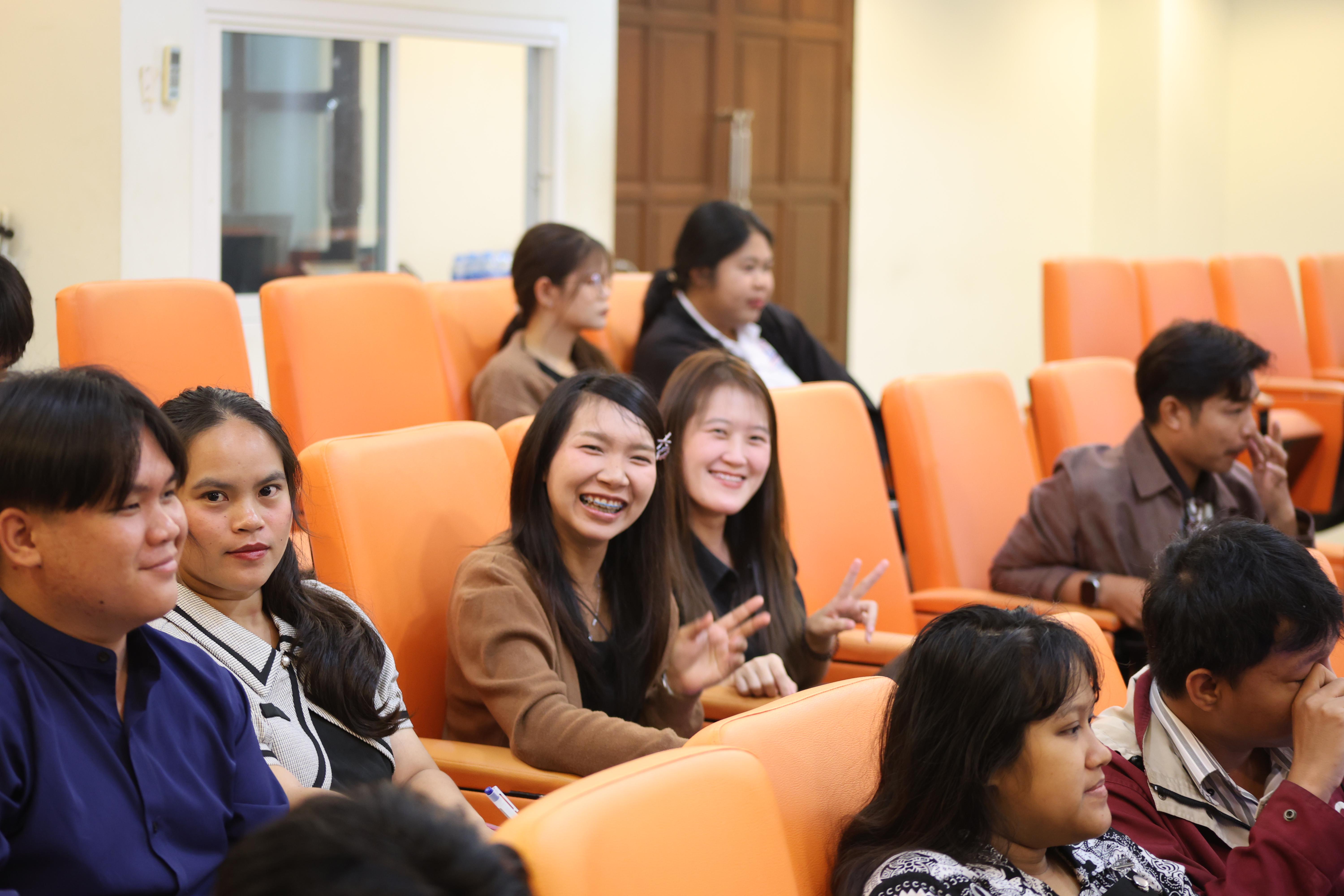 42. โครงการสัมมนาเป็นหมู่คณะพัฒนาทักษะการสอนและความเป็นครู และพัฒนาส่งเสริมด้านภาษาไทยและภาษาอังกฤษ