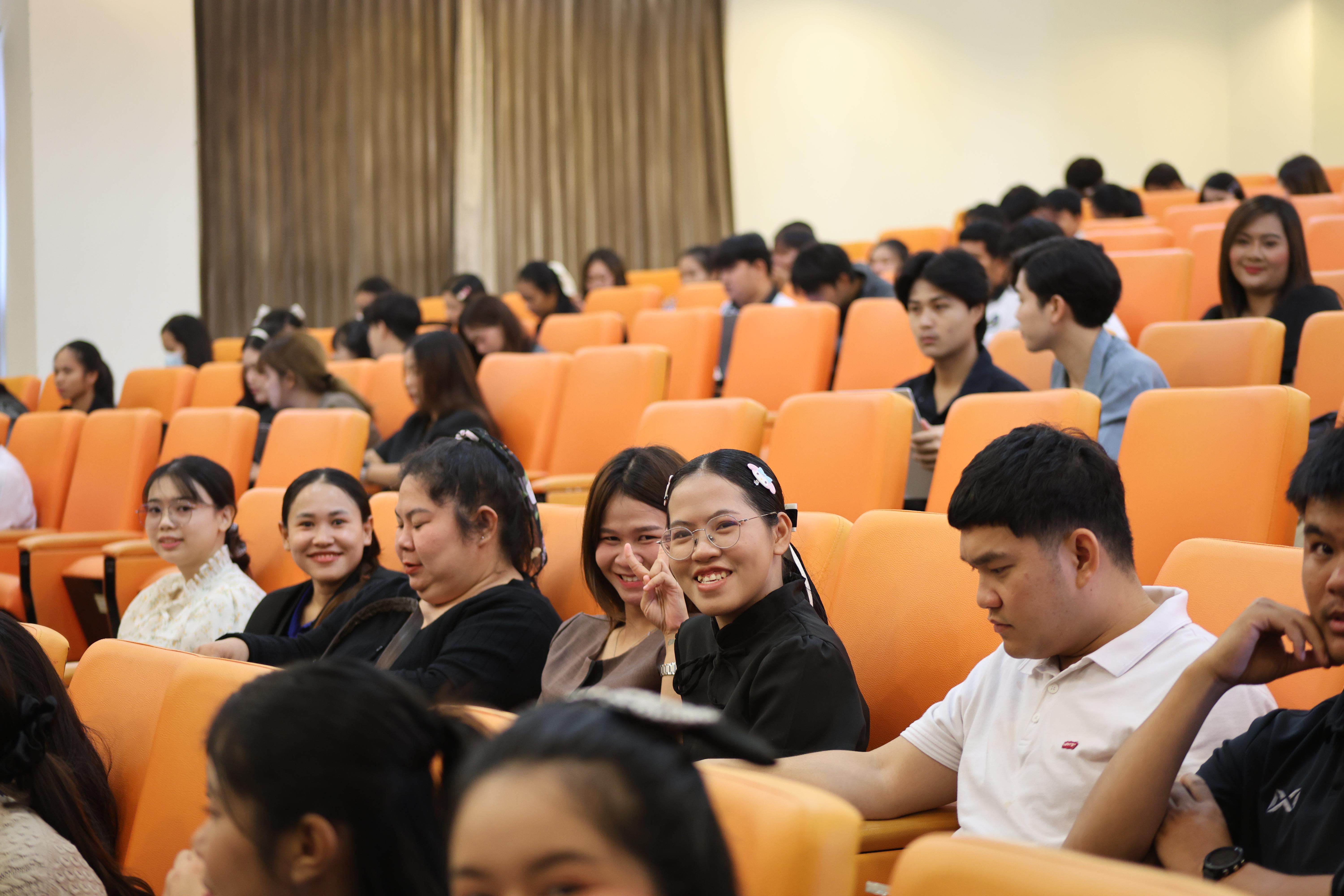 55. โครงการสัมมนาเป็นหมู่คณะพัฒนาทักษะการสอนและความเป็นครู และพัฒนาส่งเสริมด้านภาษาไทยและภาษาอังกฤษ