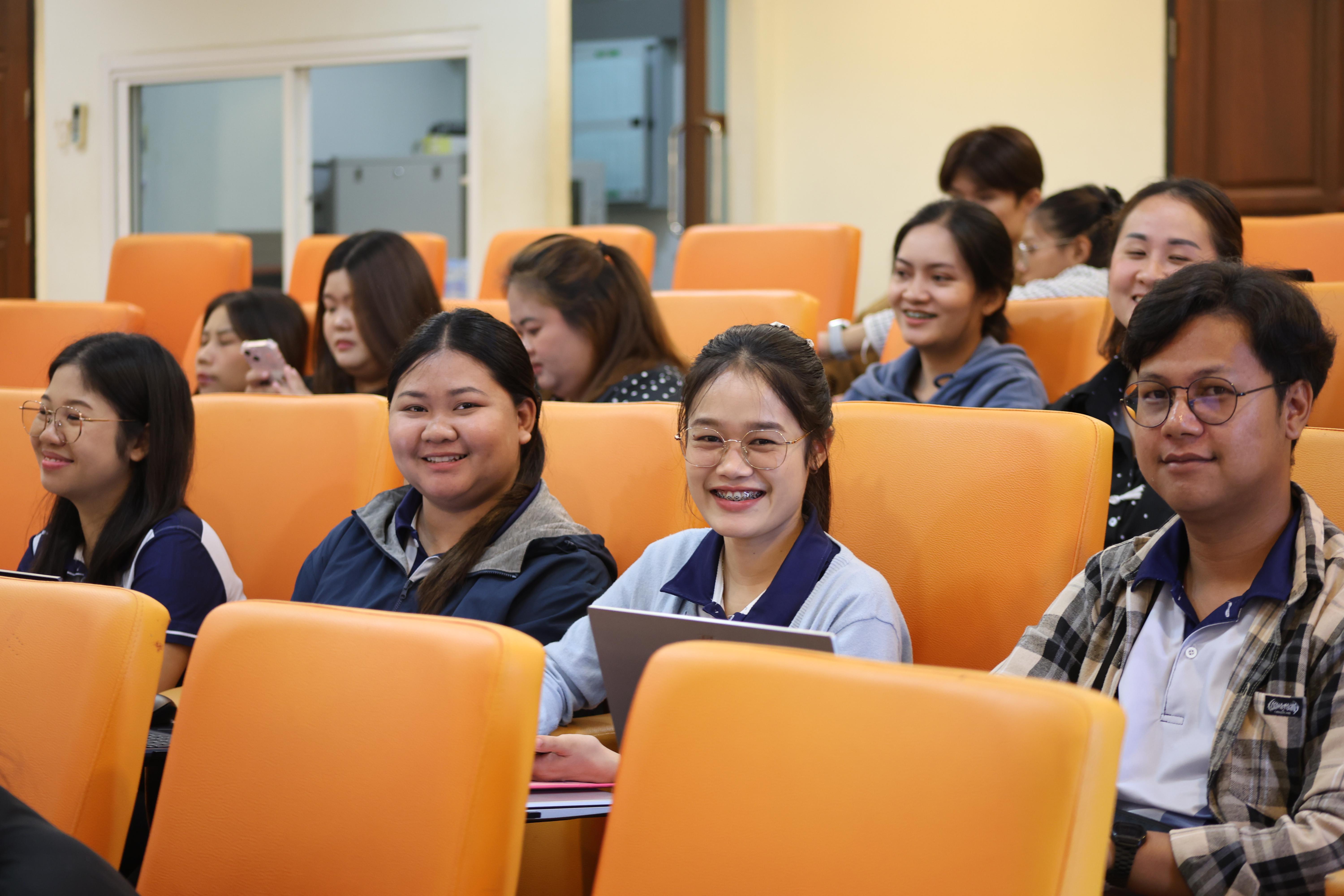 72. โครงการสัมมนาเป็นหมู่คณะพัฒนาทักษะการสอนและความเป็นครู และพัฒนาส่งเสริมด้านภาษาไทยและภาษาอังกฤษ