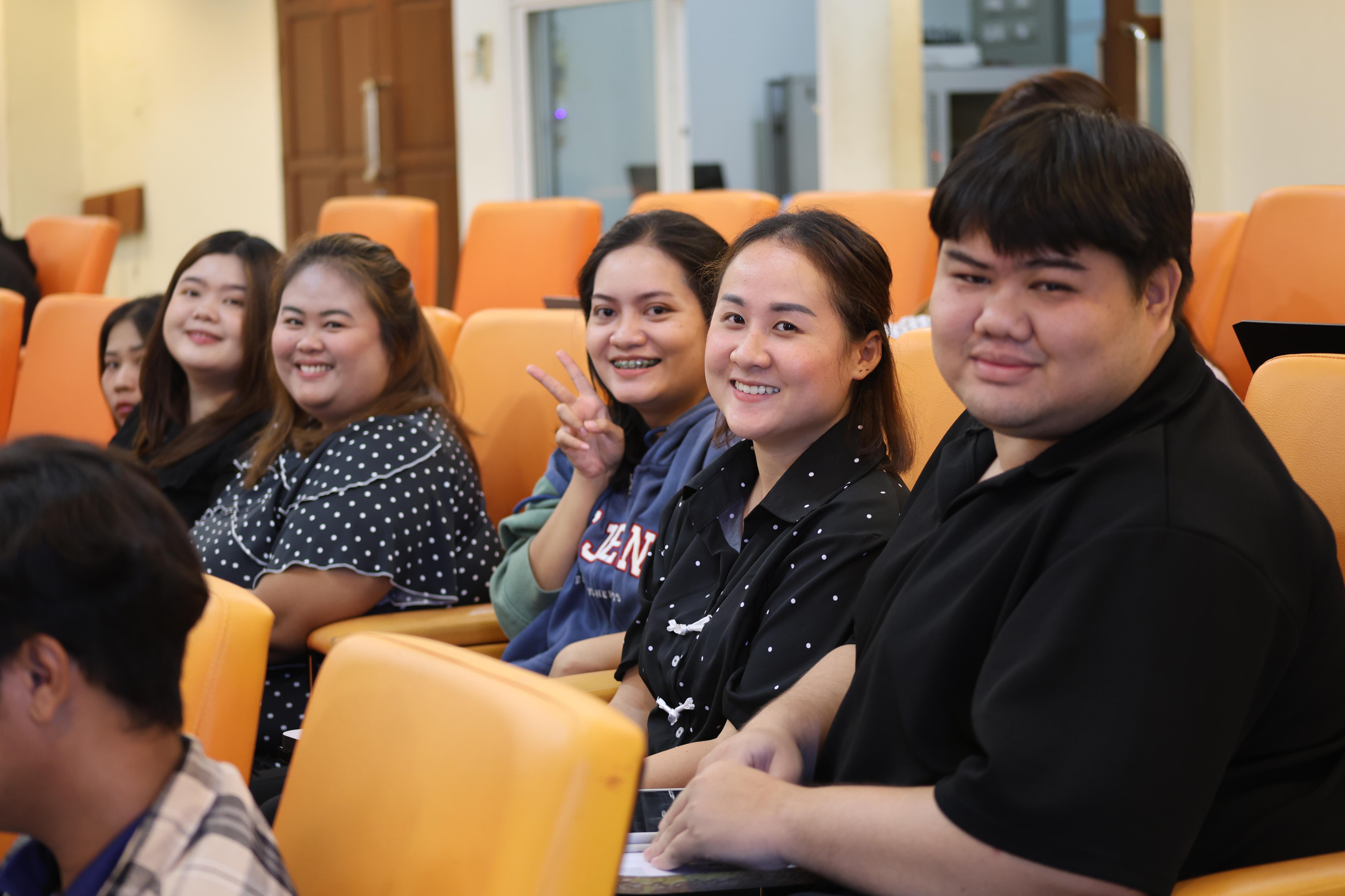 76. โครงการสัมมนาเป็นหมู่คณะพัฒนาทักษะการสอนและความเป็นครู และพัฒนาส่งเสริมด้านภาษาไทยและภาษาอังกฤษ