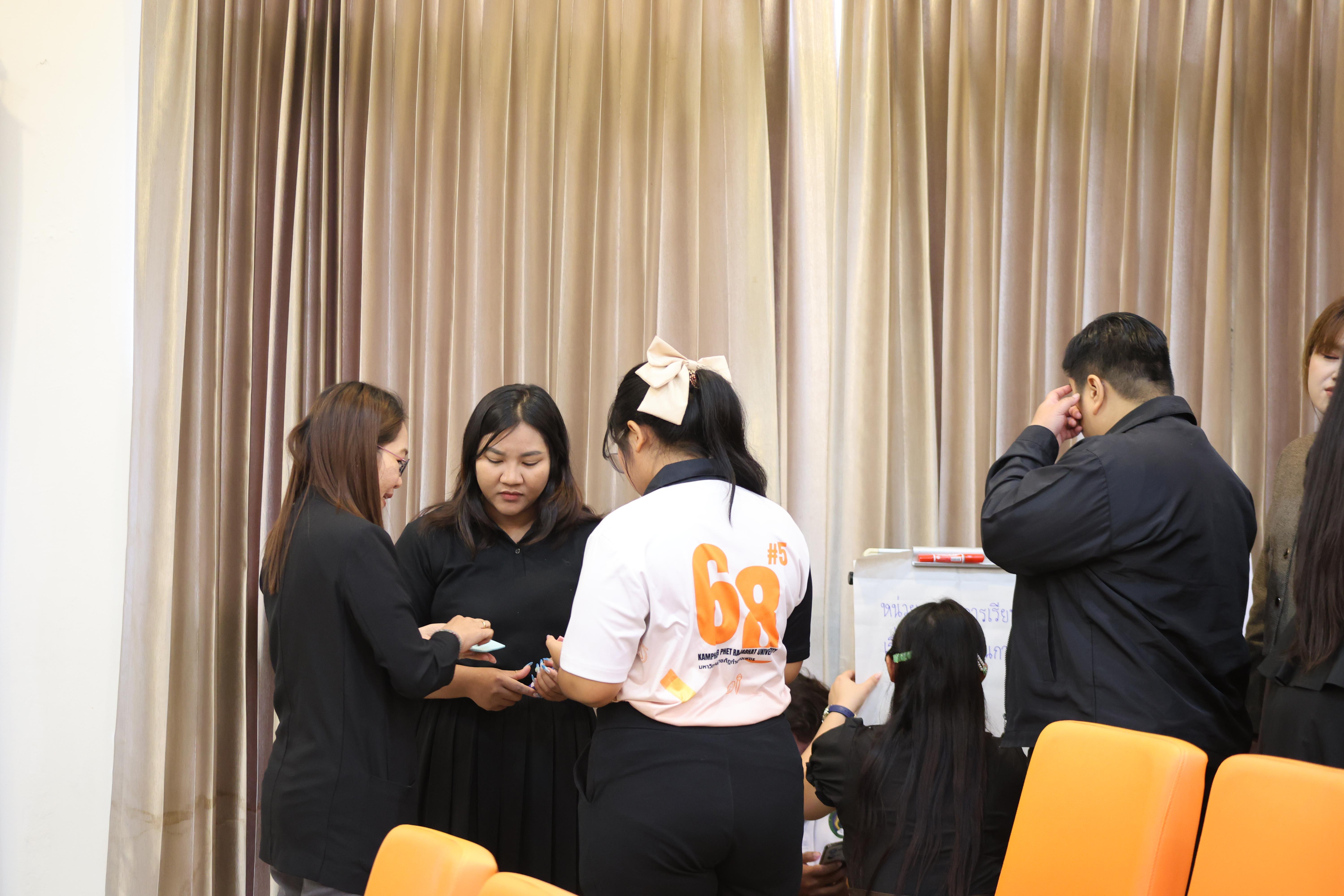 130. โครงการสัมมนาเป็นหมู่คณะพัฒนาทักษะการสอนและความเป็นครู และพัฒนาส่งเสริมด้านภาษาไทยและภาษาอังกฤษ