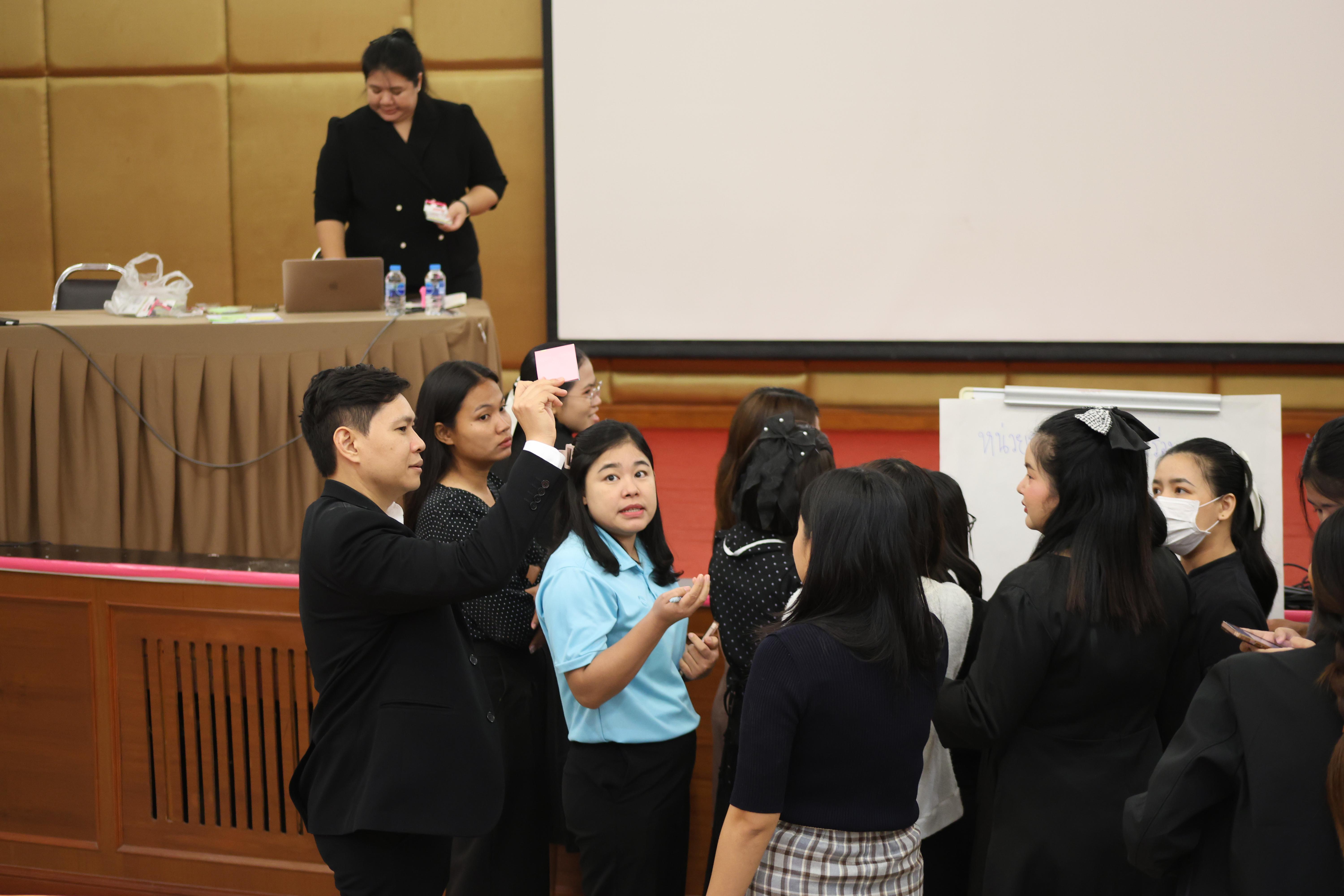 139. โครงการสัมมนาเป็นหมู่คณะพัฒนาทักษะการสอนและความเป็นครู และพัฒนาส่งเสริมด้านภาษาไทยและภาษาอังกฤษ