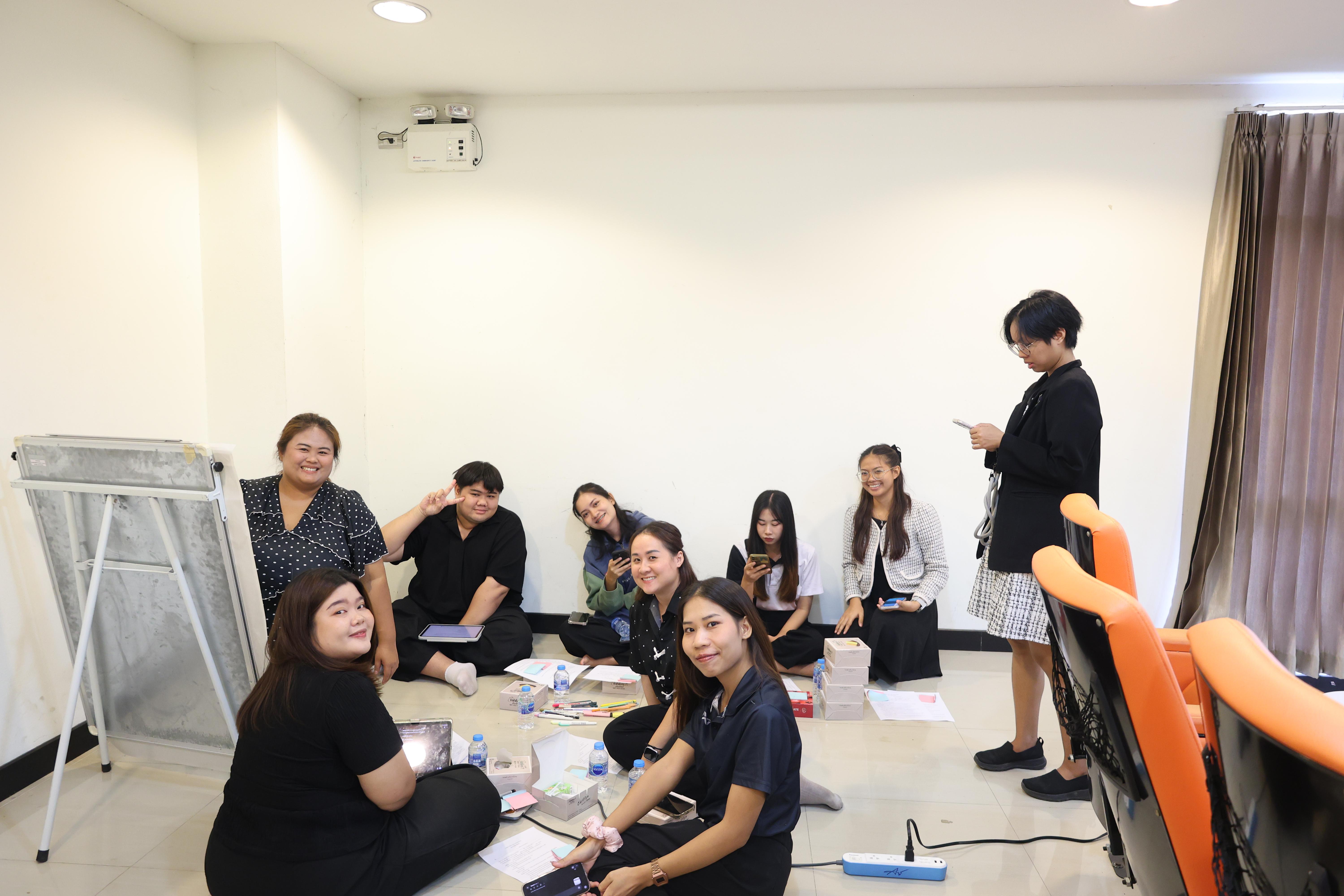 195. โครงการสัมมนาเป็นหมู่คณะพัฒนาทักษะการสอนและความเป็นครู และพัฒนาส่งเสริมด้านภาษาไทยและภาษาอังกฤษ