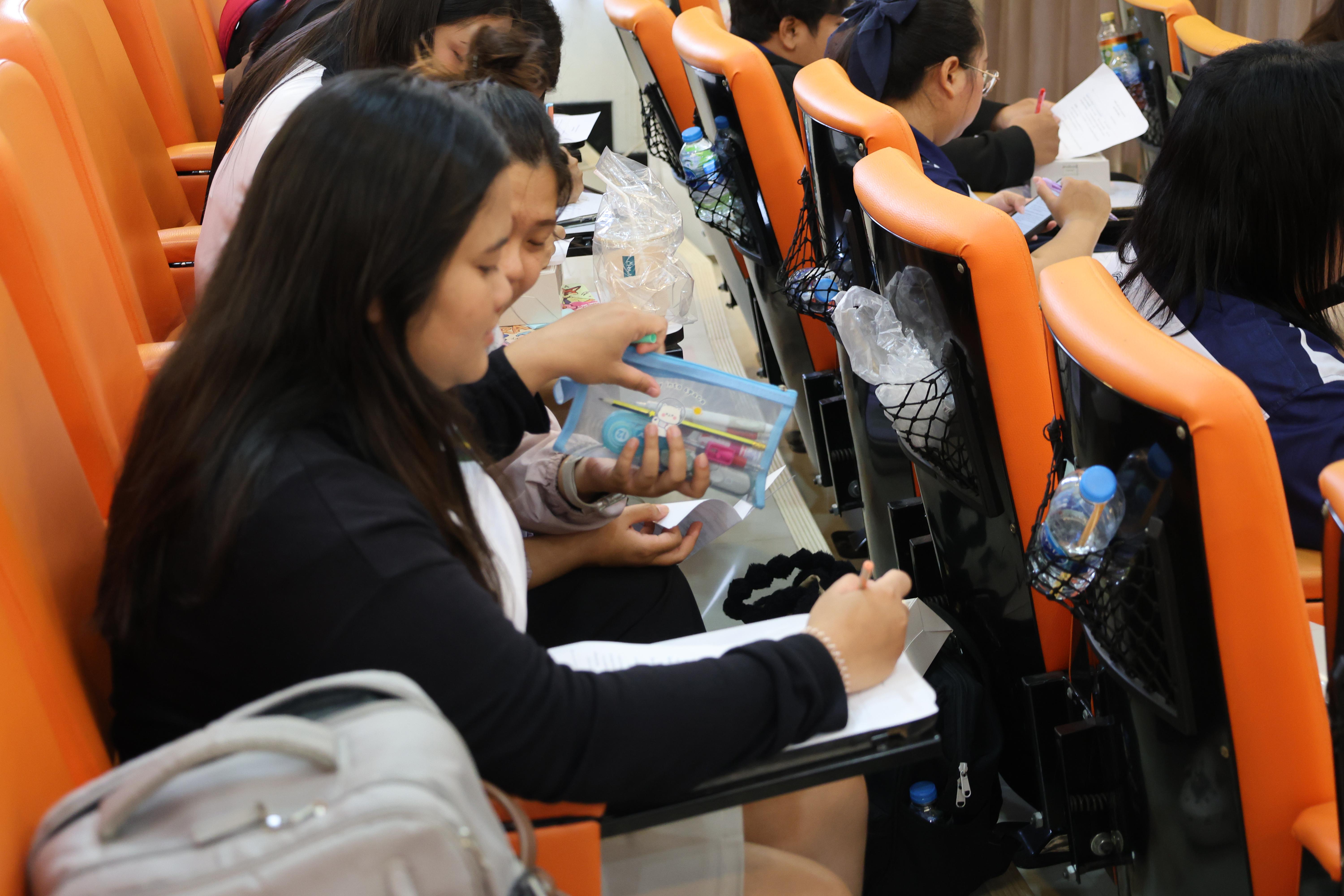 225. โครงการสัมมนาเป็นหมู่คณะพัฒนาทักษะการสอนและความเป็นครู และพัฒนาส่งเสริมด้านภาษาไทยและภาษาอังกฤษ