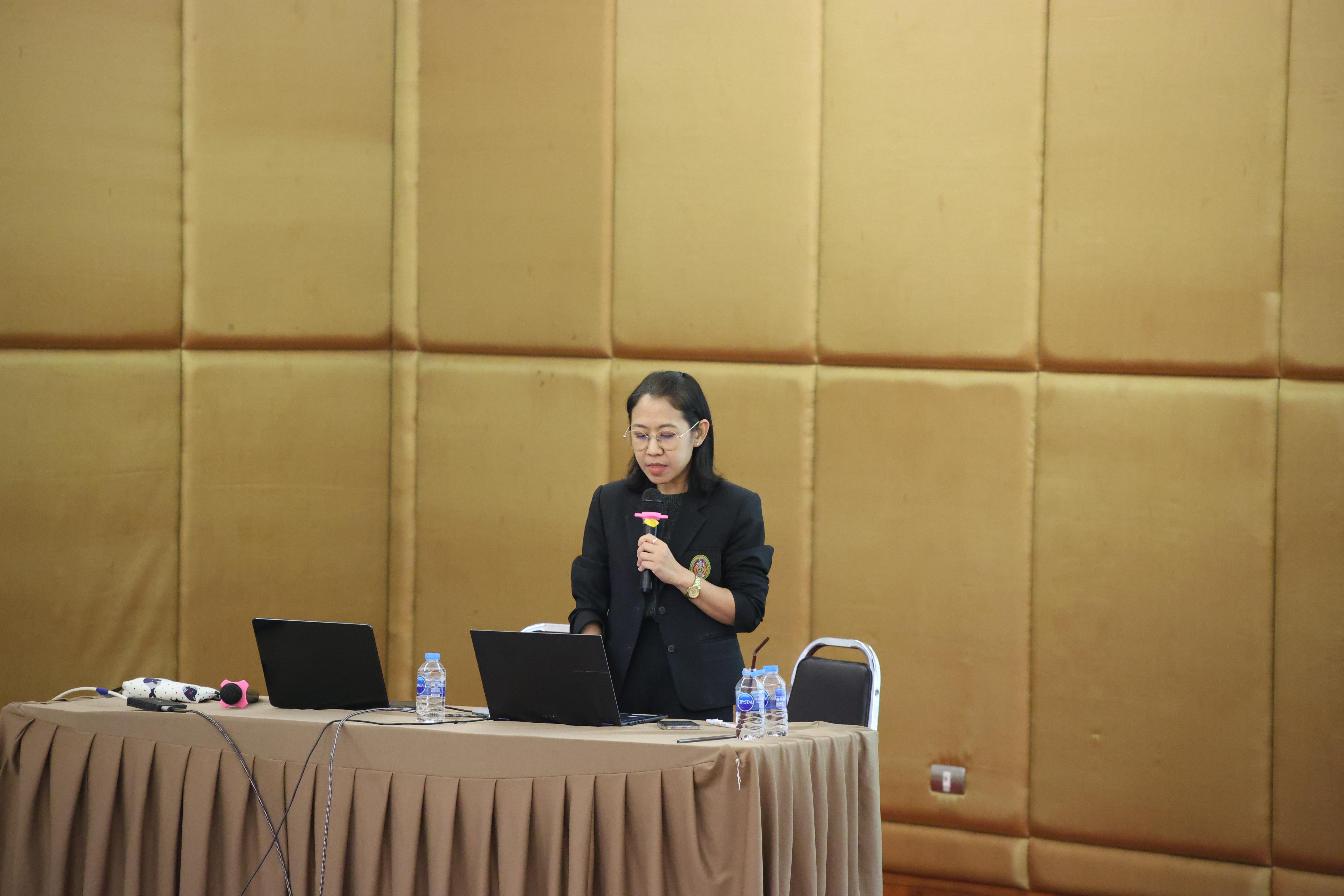 242. โครงการสัมมนาเป็นหมู่คณะพัฒนาทักษะการสอนและความเป็นครู และพัฒนาส่งเสริมด้านภาษาไทยและภาษาอังกฤษ