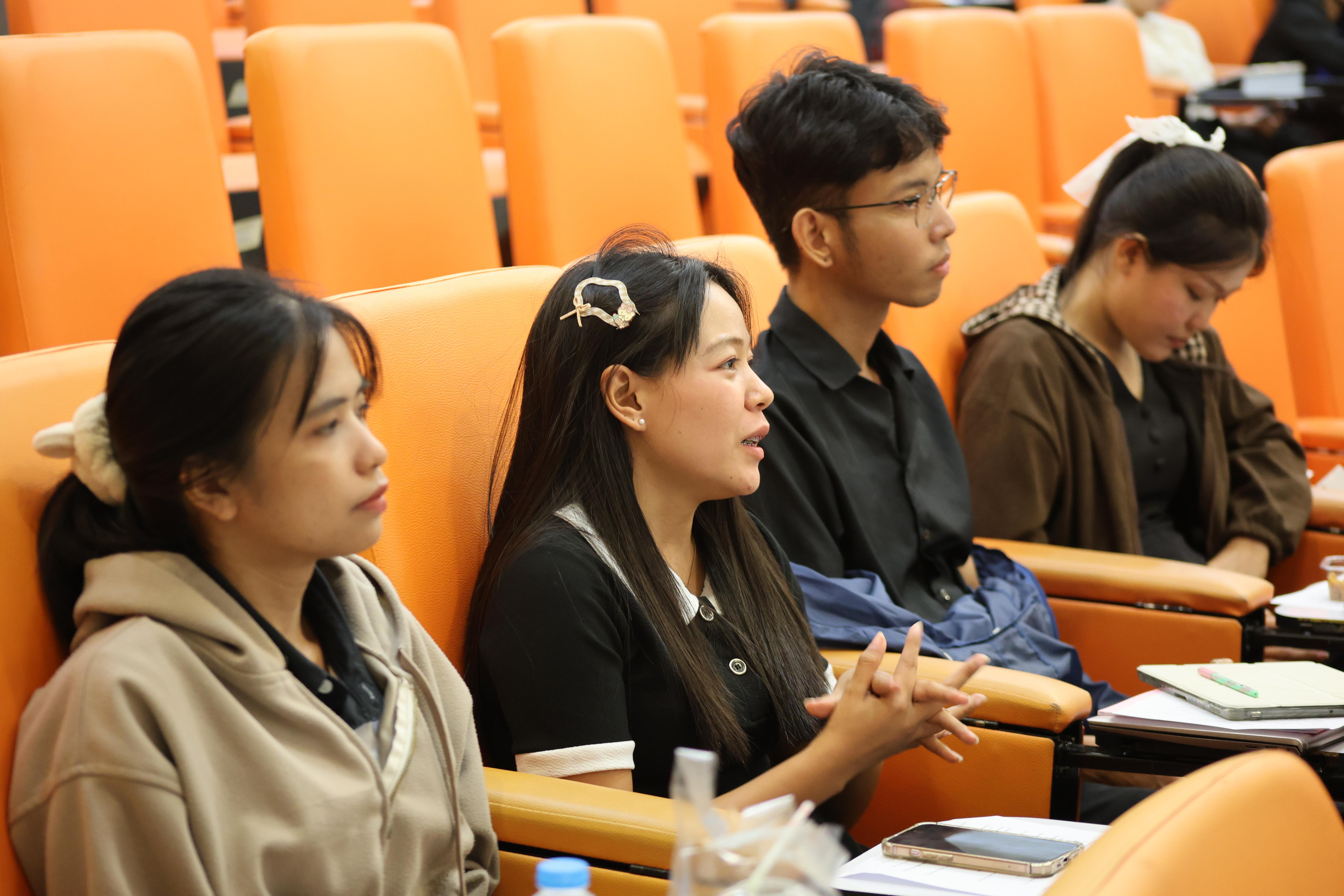 256. โครงการสัมมนาเป็นหมู่คณะพัฒนาทักษะการสอนและความเป็นครู และพัฒนาส่งเสริมด้านภาษาไทยและภาษาอังกฤษ