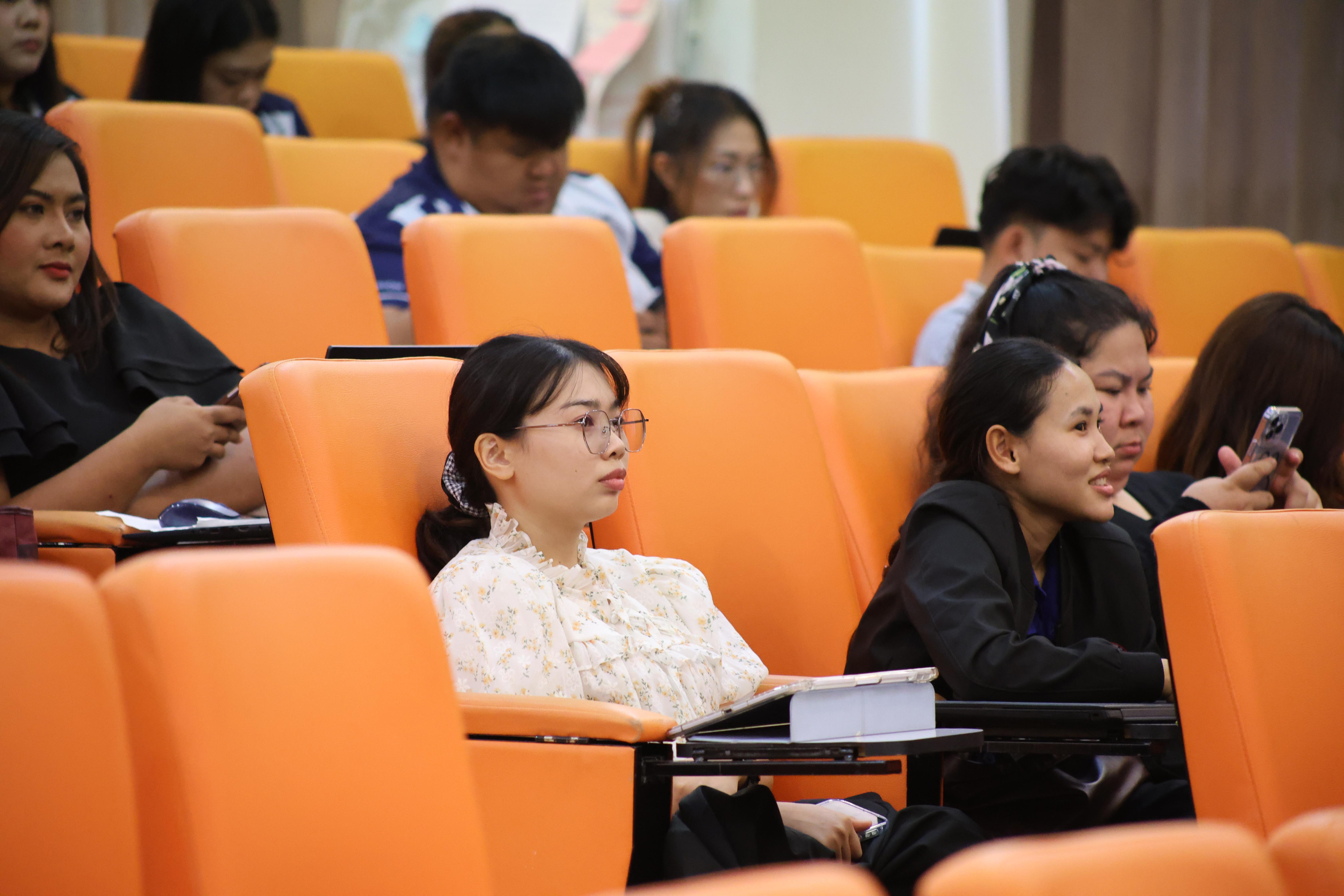 261. โครงการสัมมนาเป็นหมู่คณะพัฒนาทักษะการสอนและความเป็นครู และพัฒนาส่งเสริมด้านภาษาไทยและภาษาอังกฤษ