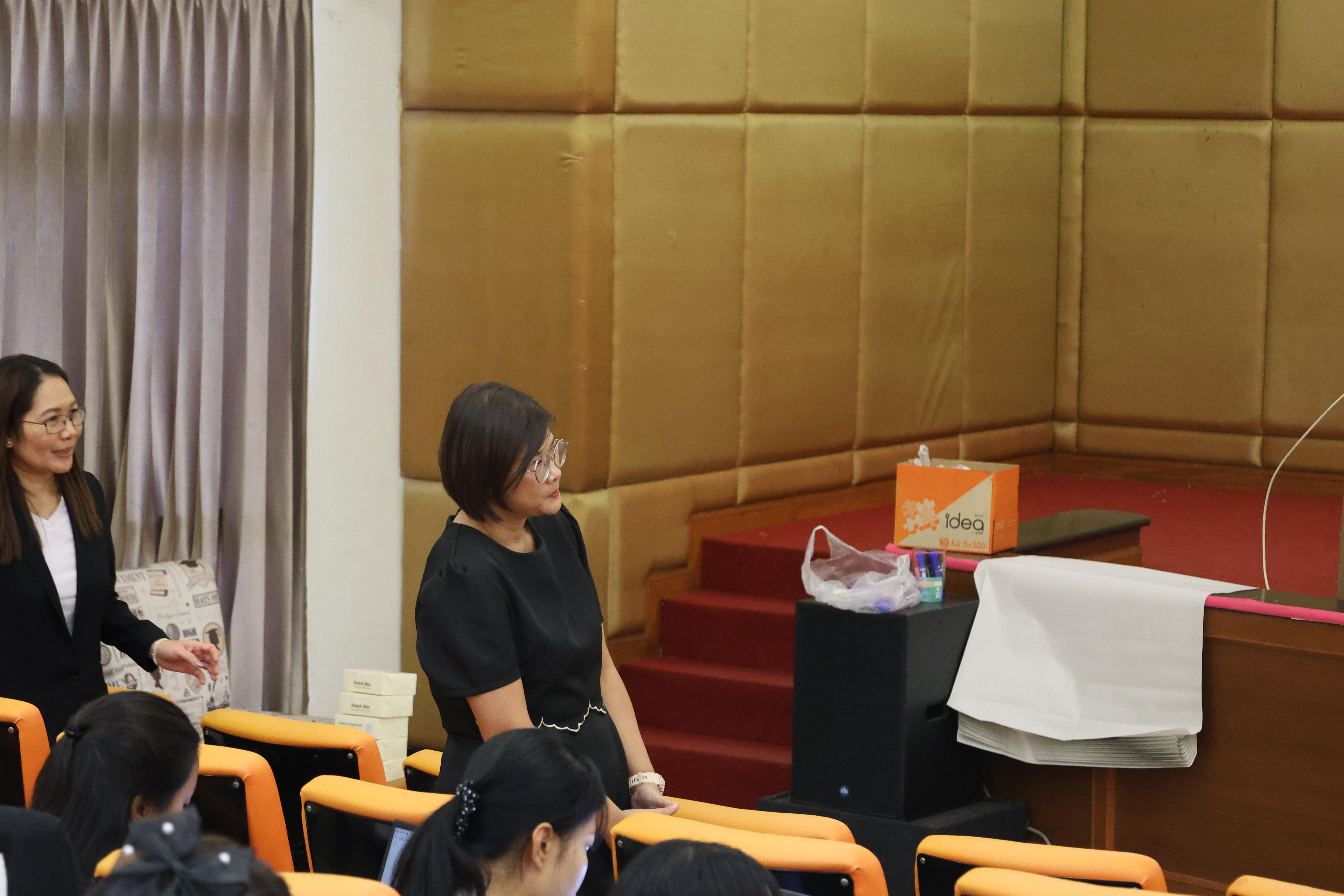 291. โครงการสัมมนาเป็นหมู่คณะพัฒนาทักษะการสอนและความเป็นครู และพัฒนาส่งเสริมด้านภาษาไทยและภาษาอังกฤษ
