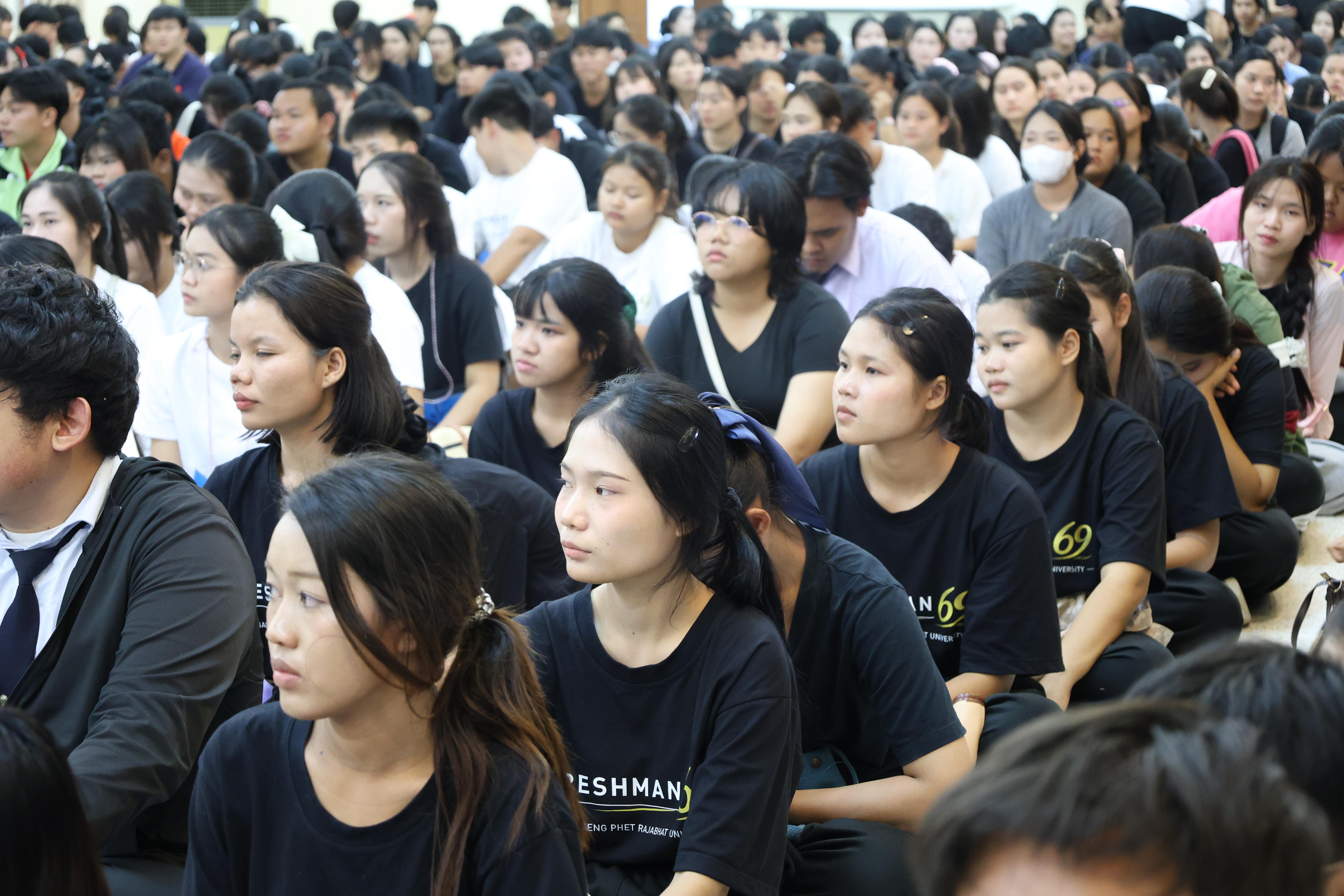 9. ฝ่ายฝึกประสบการณ์วิชาชีพครู พบนักศึกษาชั้นปีที่1