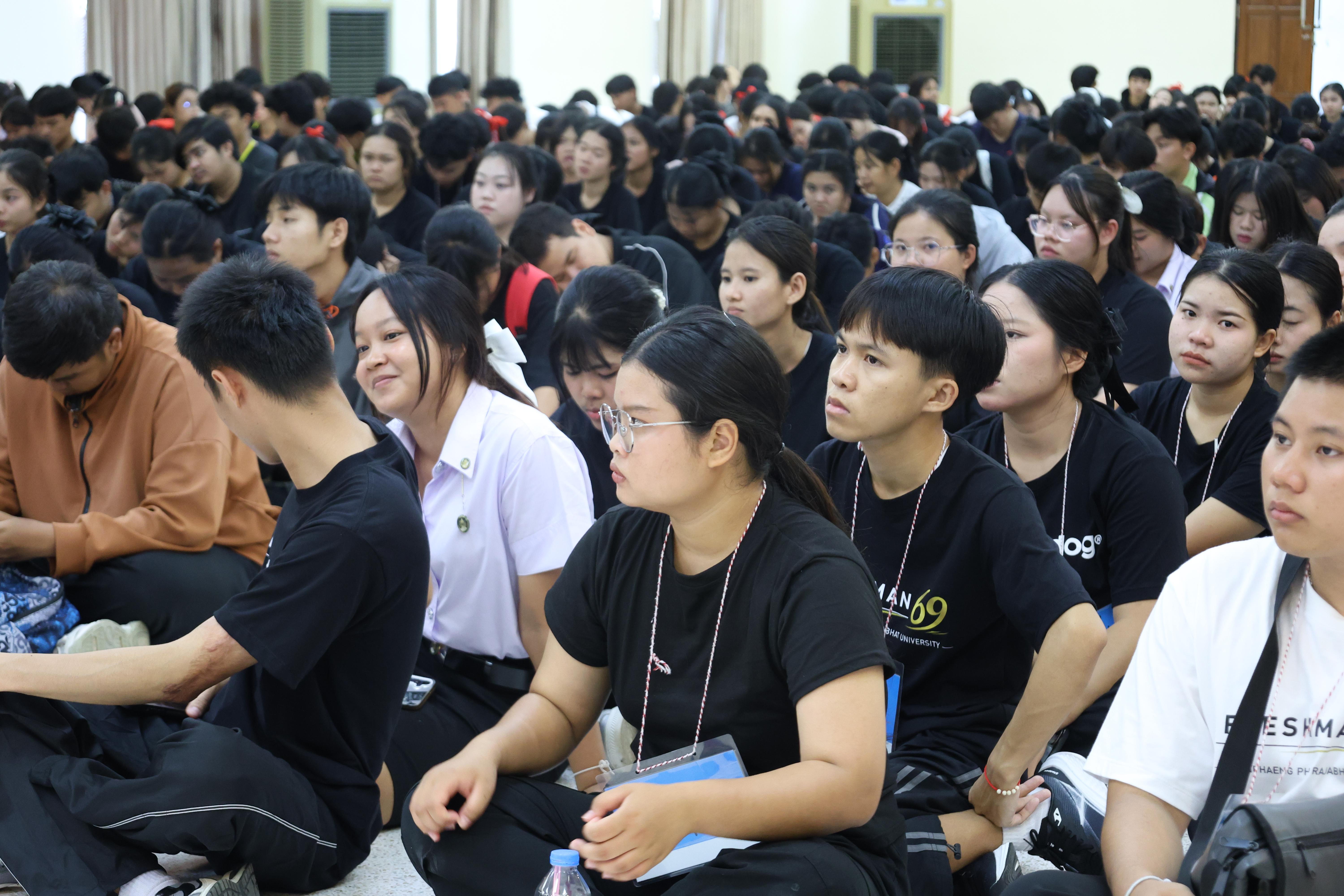 11. ฝ่ายฝึกประสบการณ์วิชาชีพครู พบนักศึกษาชั้นปีที่1