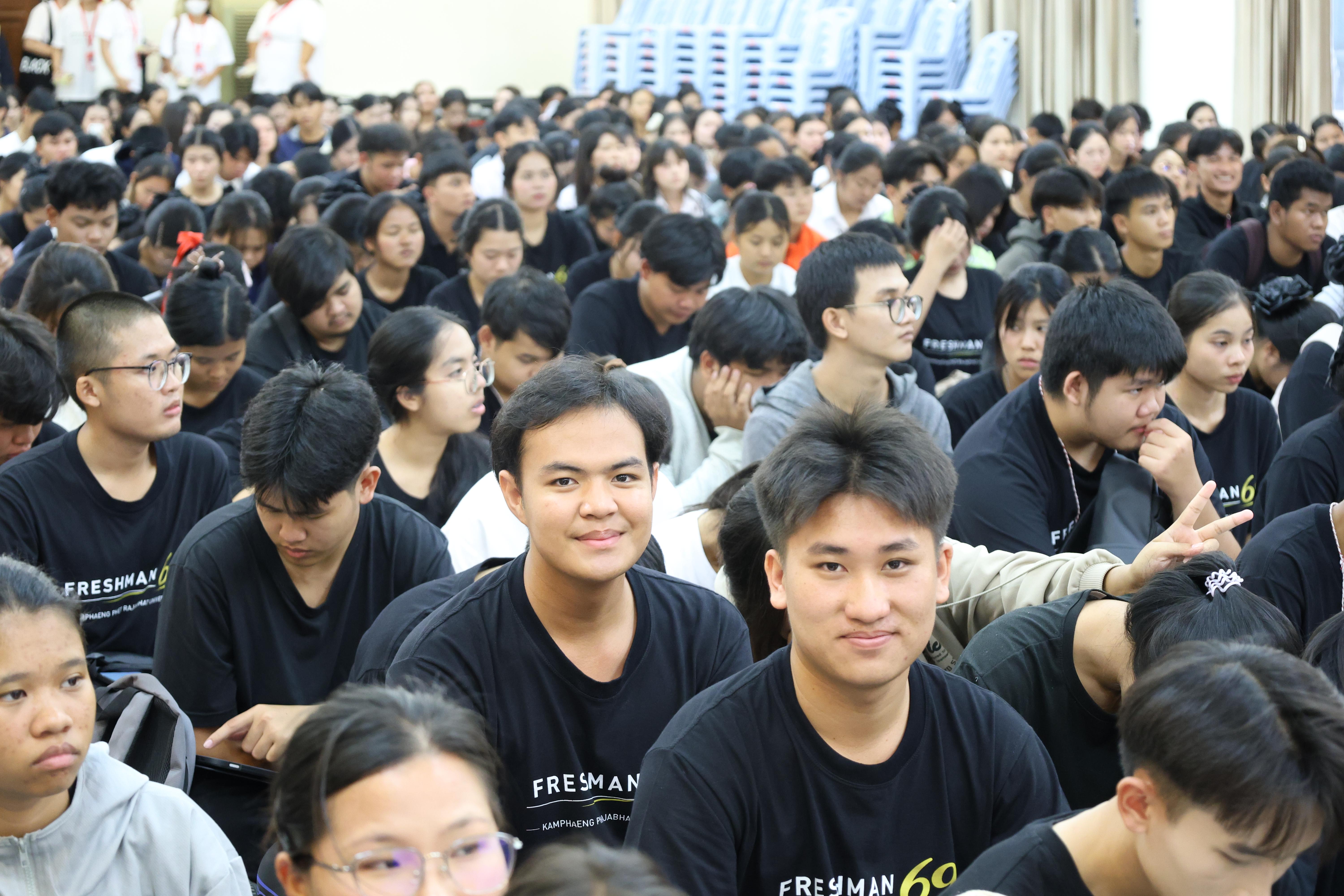 15. ฝ่ายฝึกประสบการณ์วิชาชีพครู พบนักศึกษาชั้นปีที่1