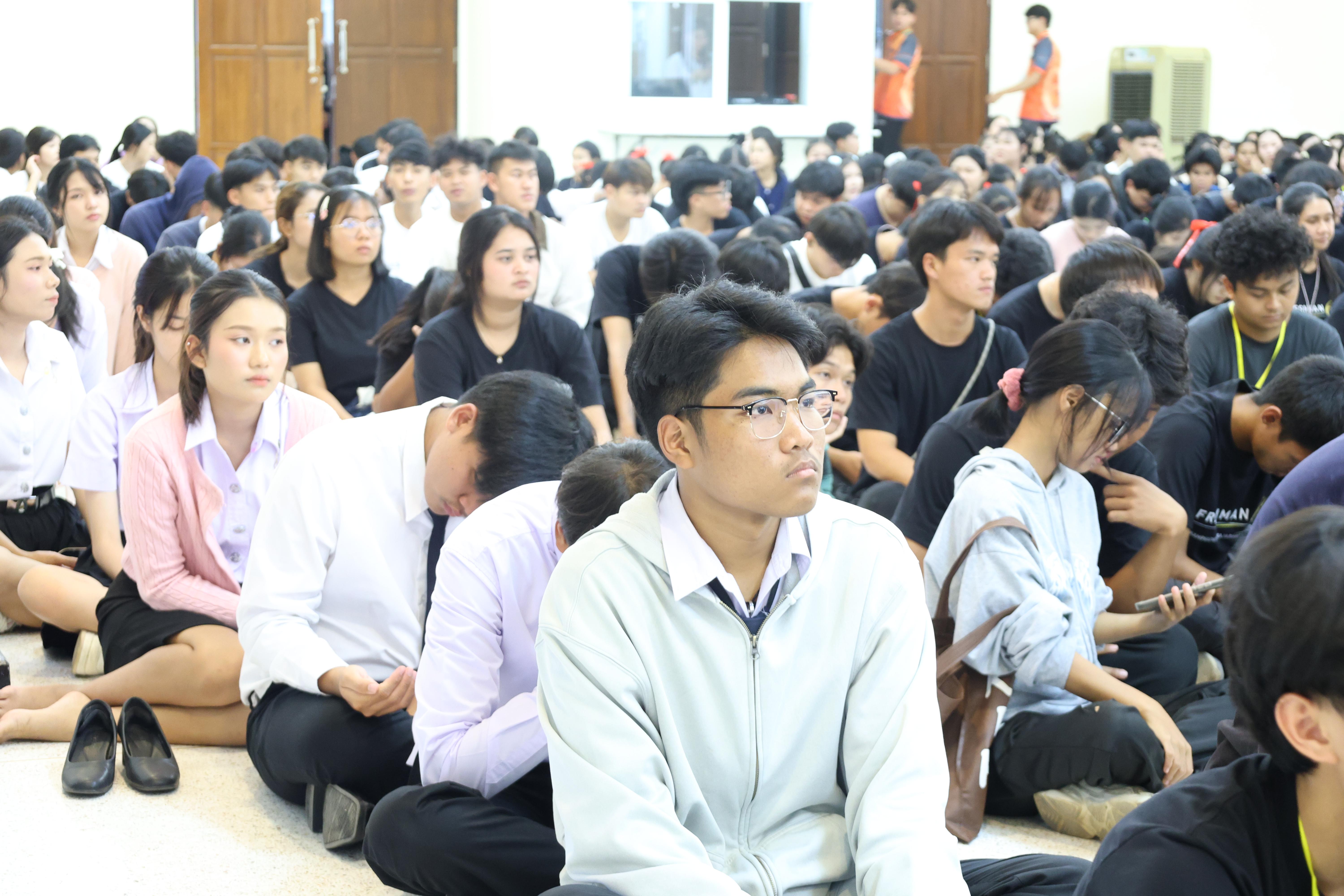 22. ฝ่ายฝึกประสบการณ์วิชาชีพครู พบนักศึกษาชั้นปีที่1