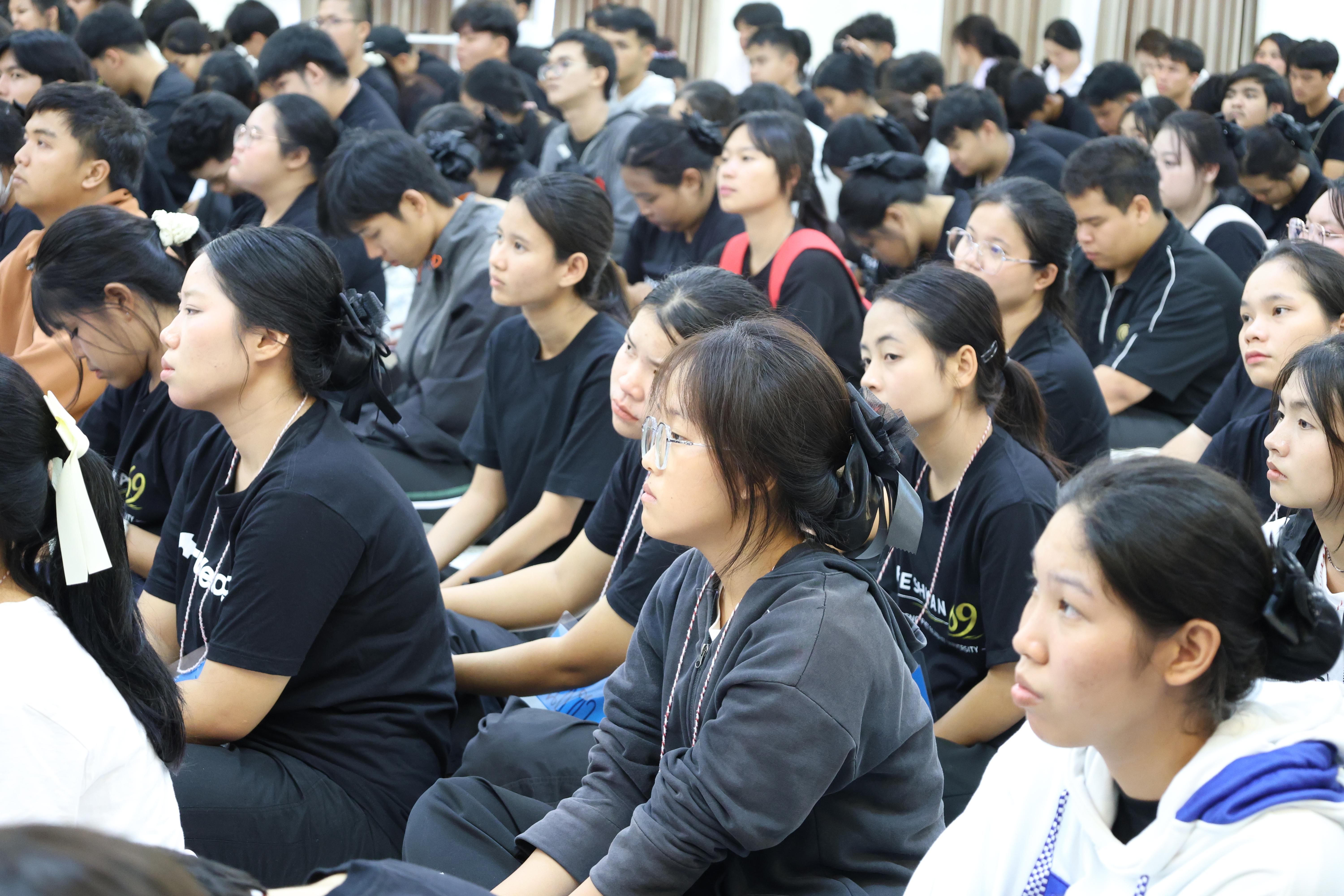 29. ฝ่ายฝึกประสบการณ์วิชาชีพครู พบนักศึกษาชั้นปีที่1