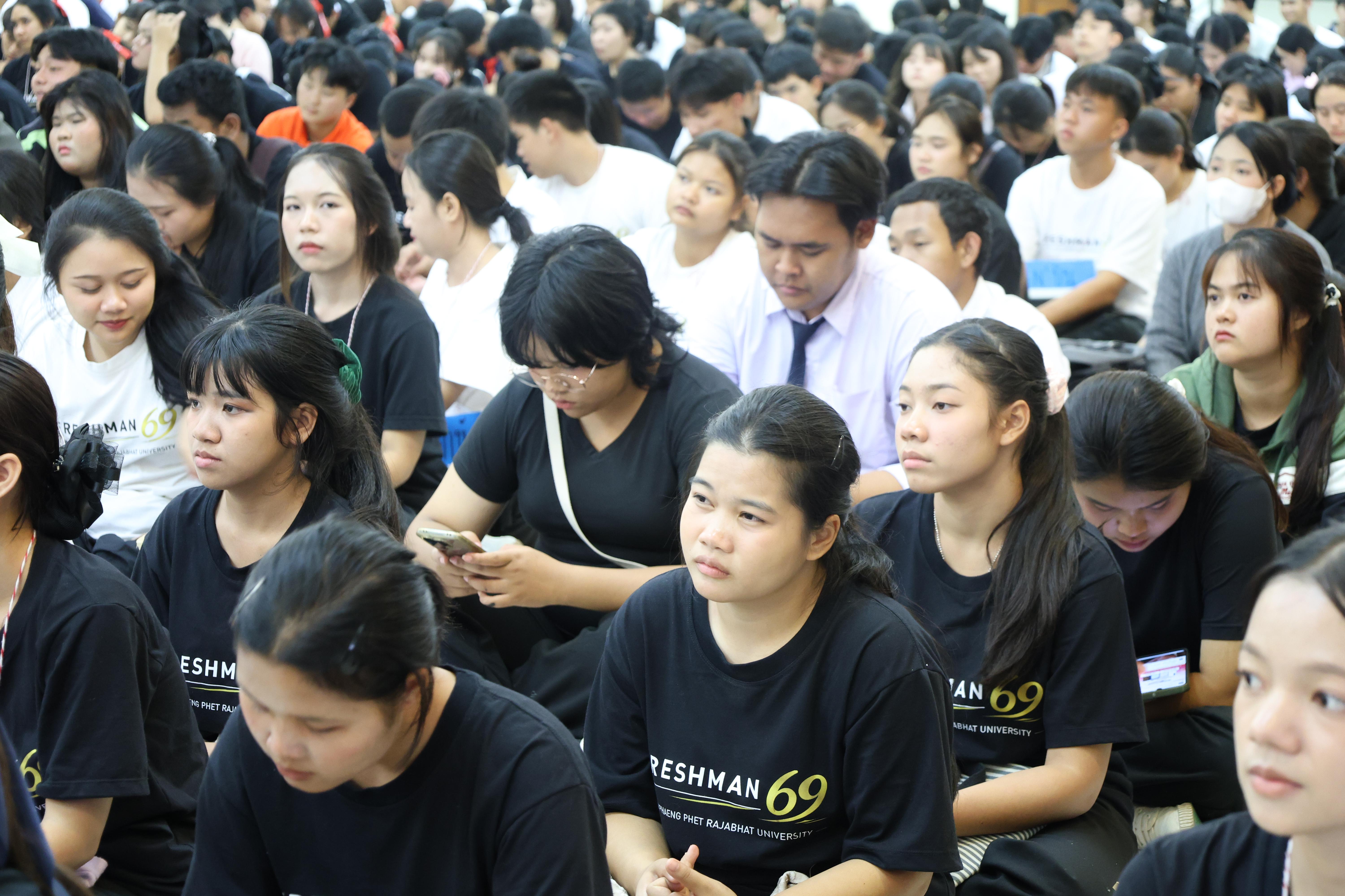 30. ฝ่ายฝึกประสบการณ์วิชาชีพครู พบนักศึกษาชั้นปีที่1