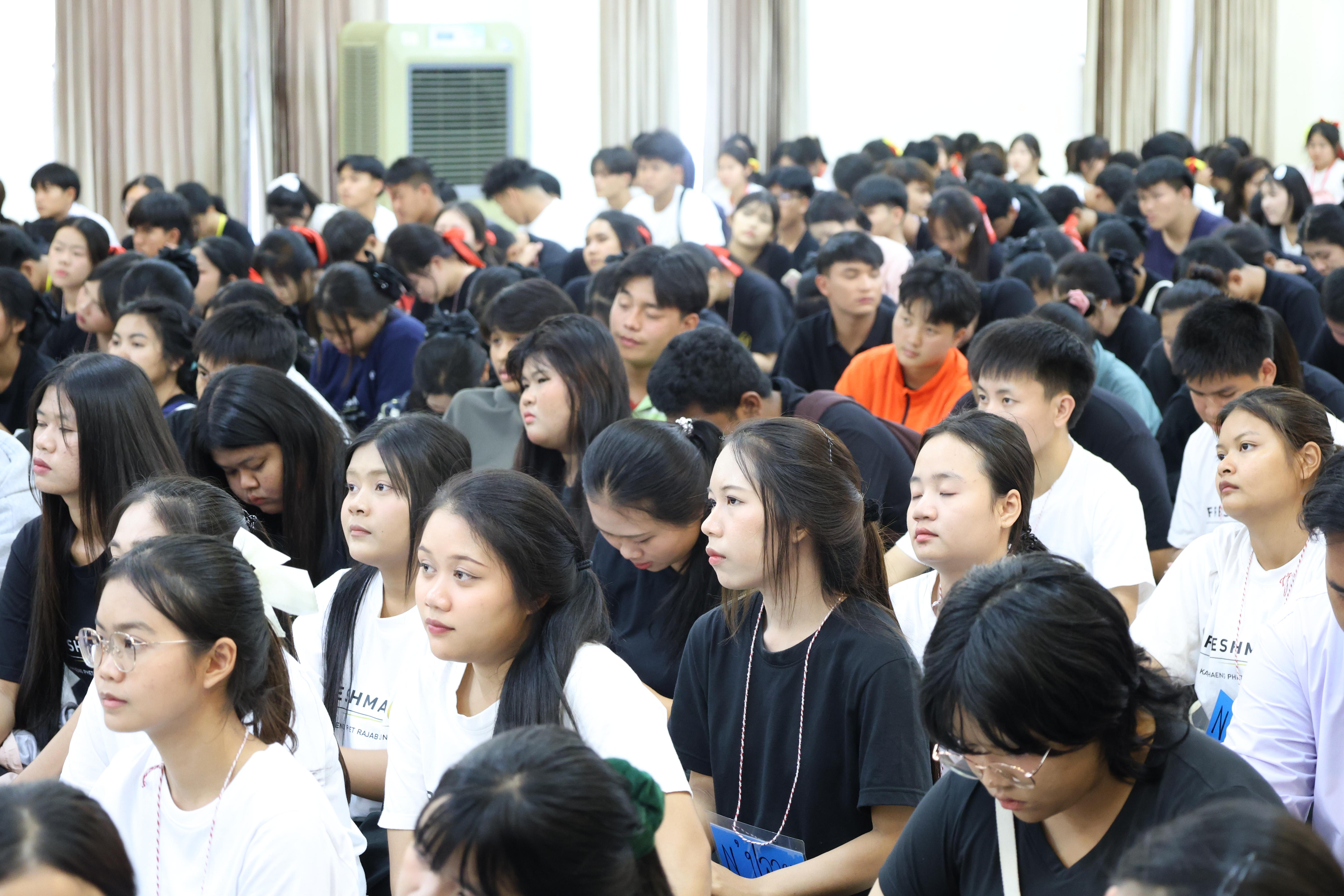 31. ฝ่ายฝึกประสบการณ์วิชาชีพครู พบนักศึกษาชั้นปีที่1