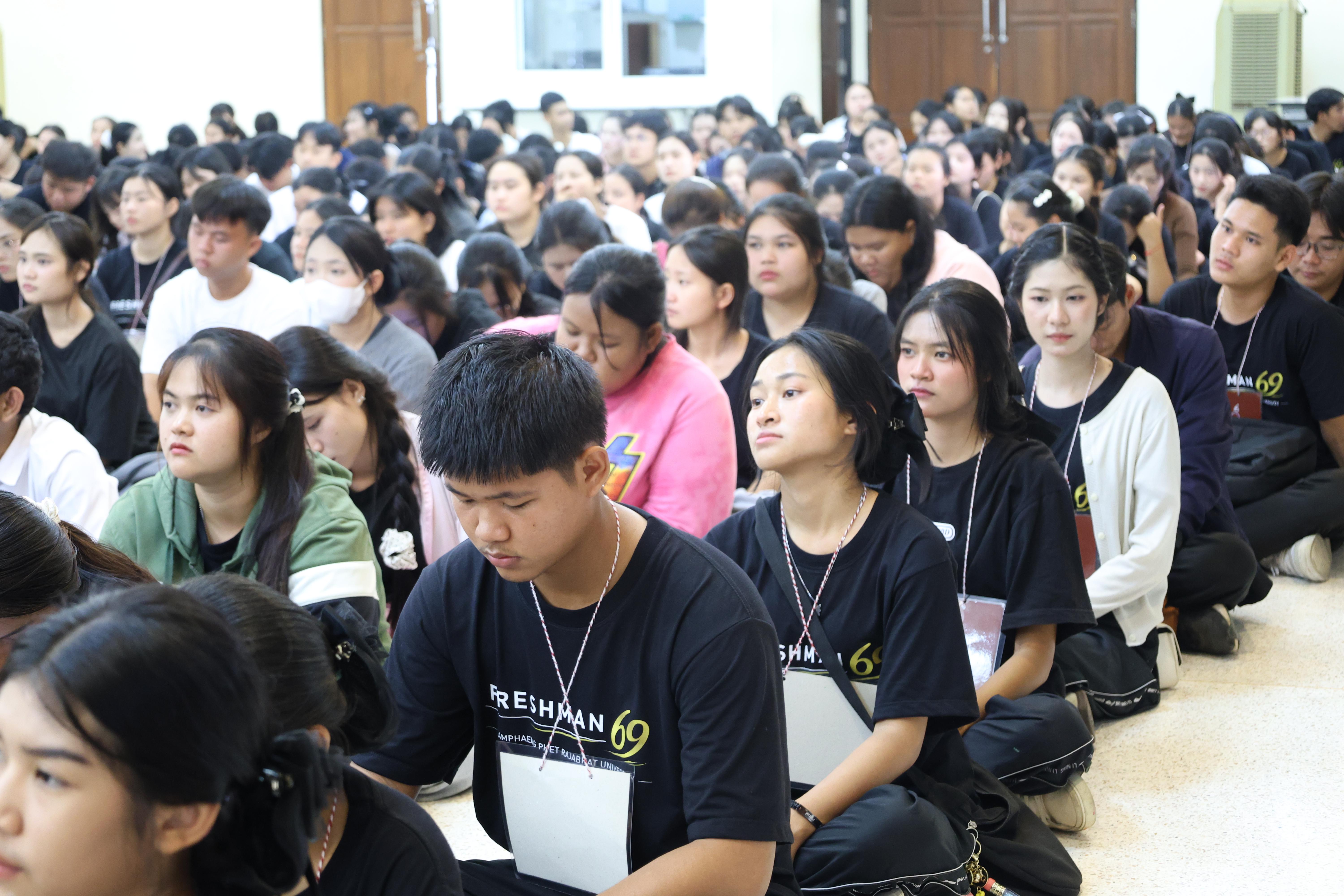 32. ฝ่ายฝึกประสบการณ์วิชาชีพครู พบนักศึกษาชั้นปีที่1