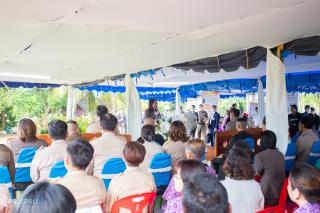 11. รองคณบดีฝ่ายบริหารและบริการวิชาการรายงานผลการดำเนินงานโครงการยกระดับการจัดการเรียนรู้โรงเรียนเครือข่ายขนาดเล็ก ปีการศึกษา 2565 ต่อพลเอกดาว์พงษ์ รัตนสุวรรณ องคมนตรี